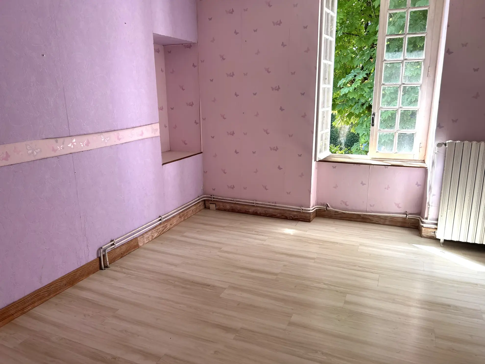 A vendre maison 7 pièces avec jardin et garage à Premery, rénovation à prévoir 