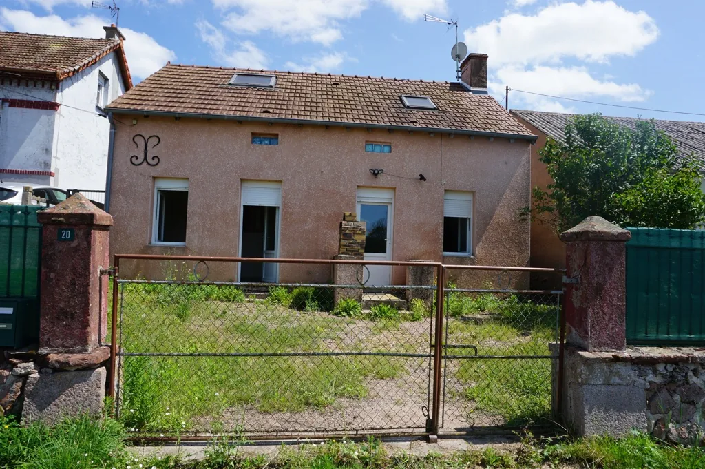 Maison de village à rénover avec jardin et dépendance proche du centre du Donjon