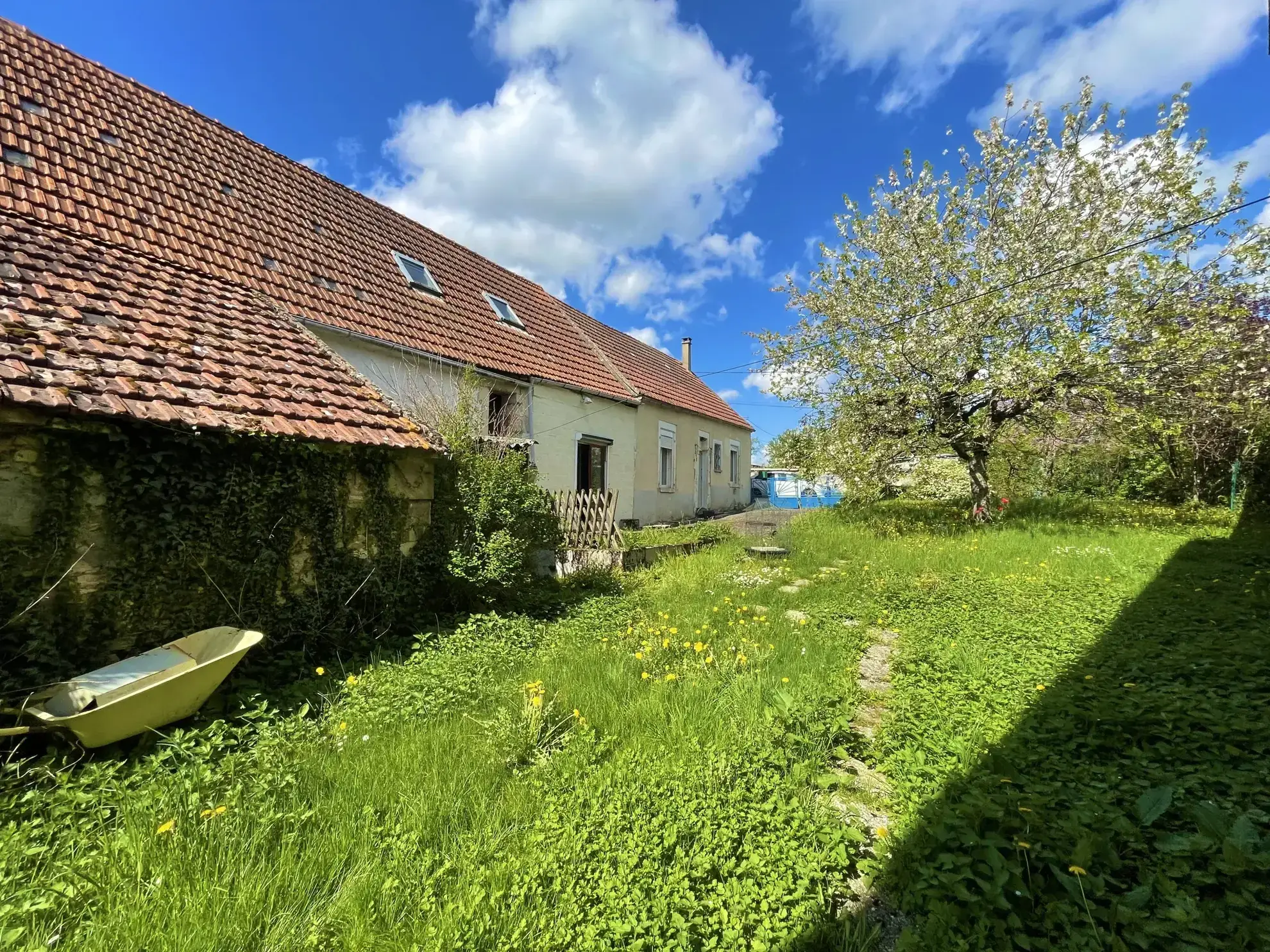 Charmante longère de 113 m² à Courson-les-Carrières avec potentiel d'aménagement 