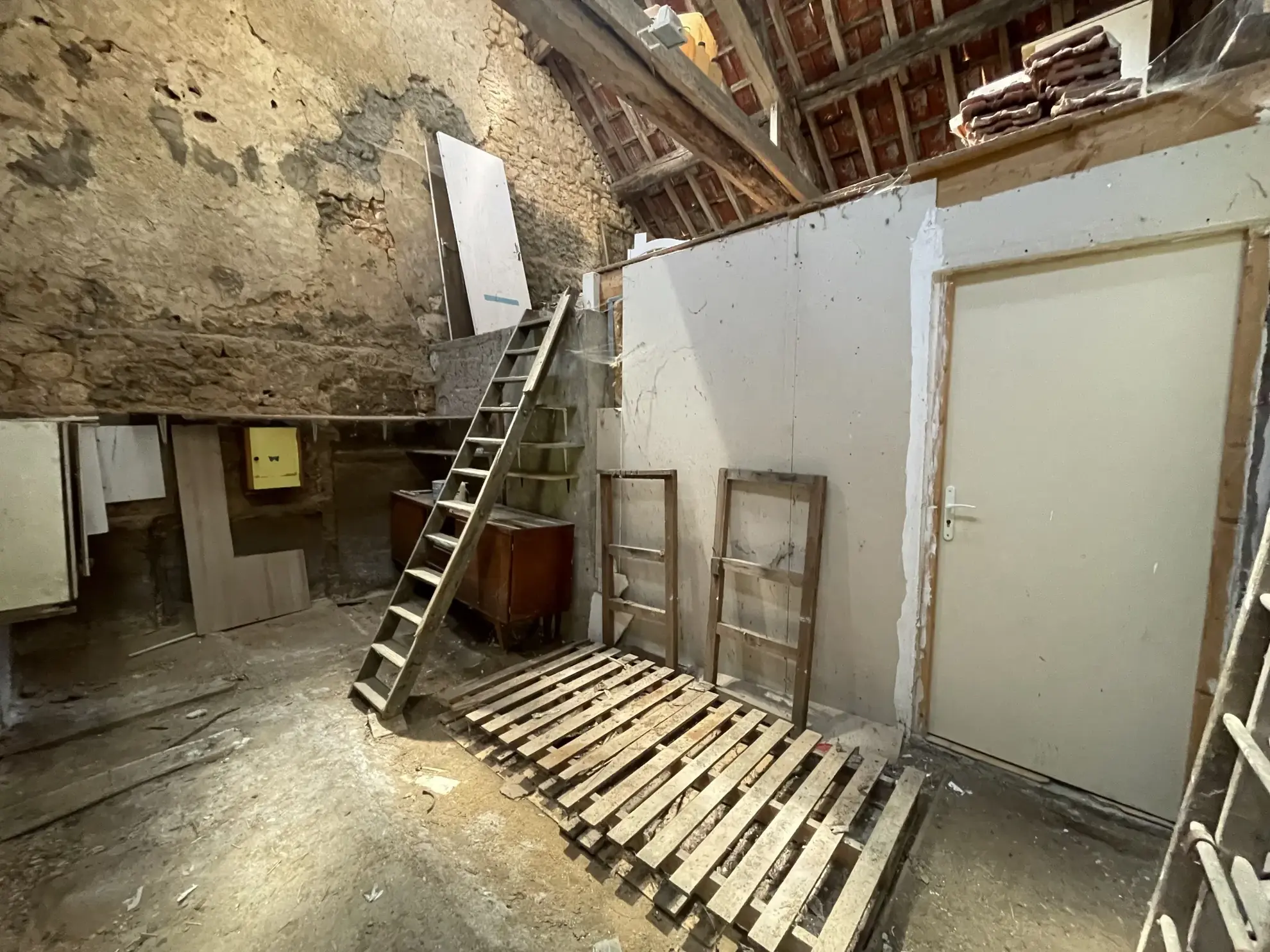 Charmante longère de 113 m² à Courson-les-Carrières avec potentiel d'aménagement 