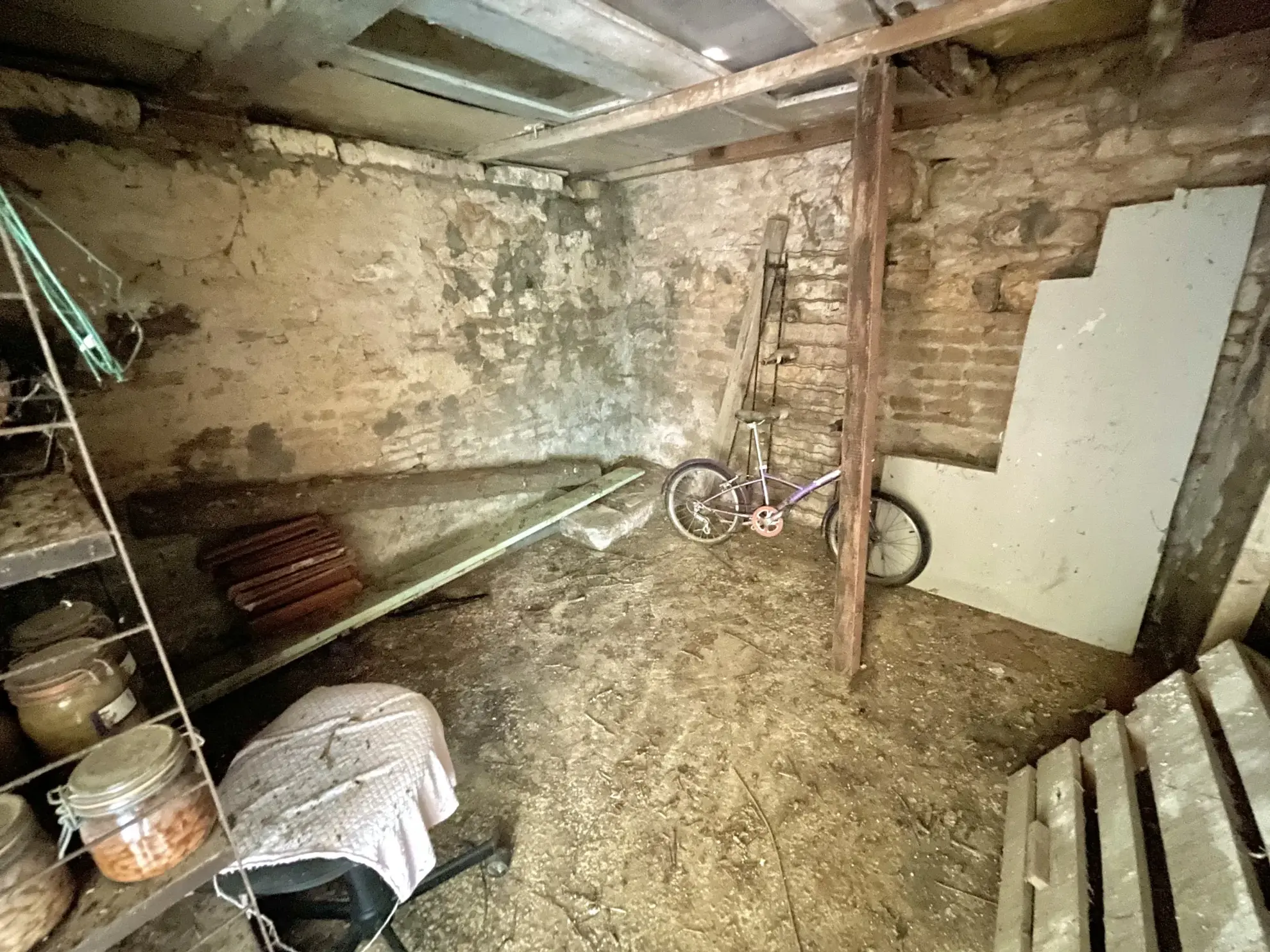 Charmante longère de 113 m² à Courson-les-Carrières avec potentiel d'aménagement 