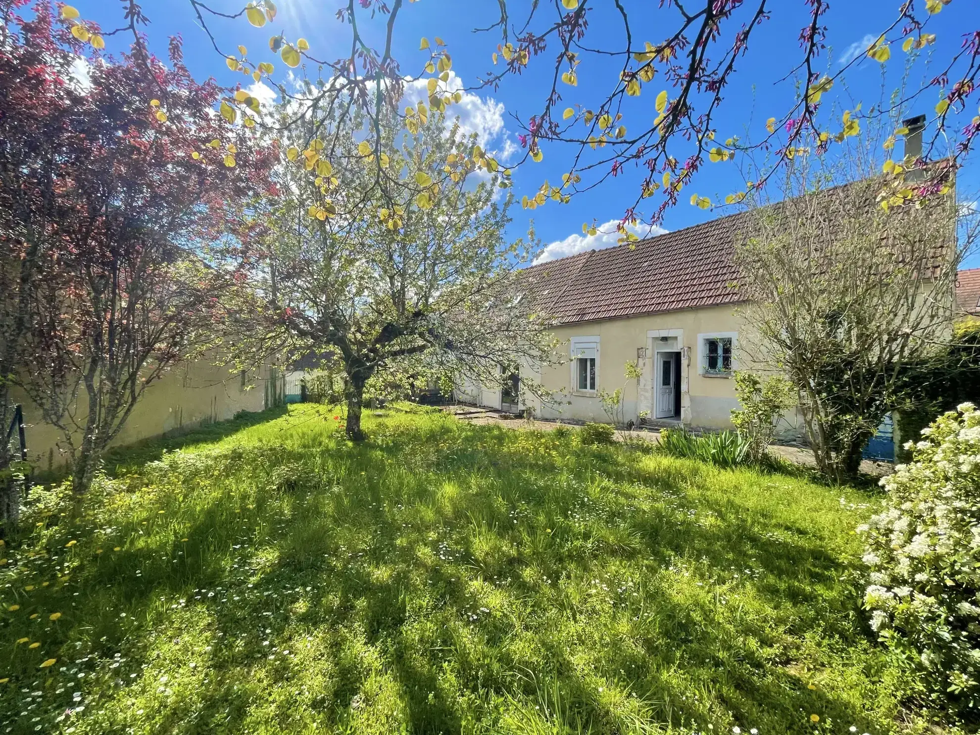 Charmante longère de 113 m² à Courson-les-Carrières avec potentiel d'aménagement 