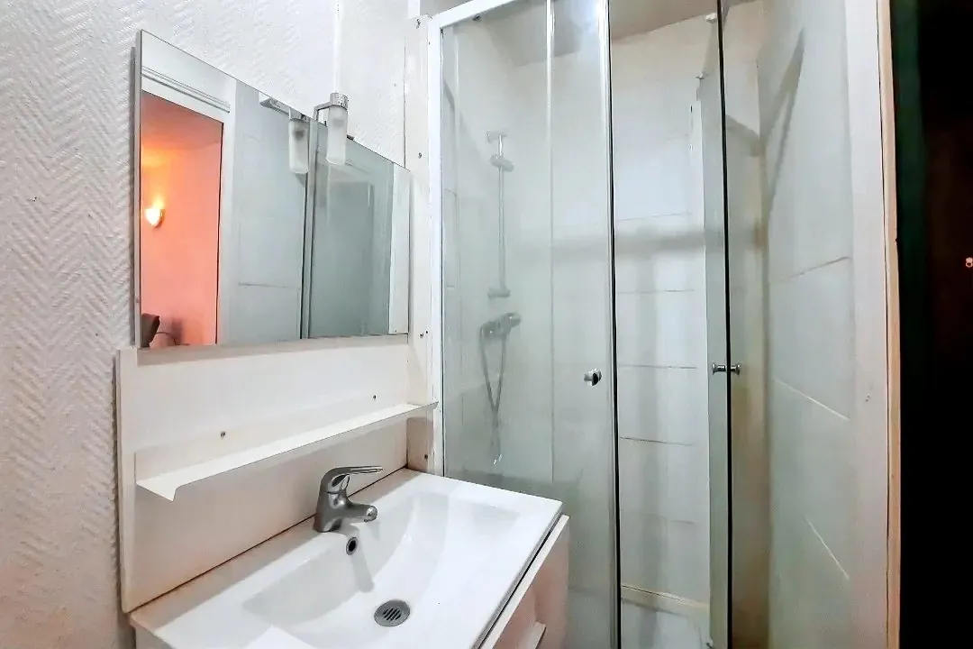 Studio à Saint-Étienne avec forte rentabilité et proximité des commodités 