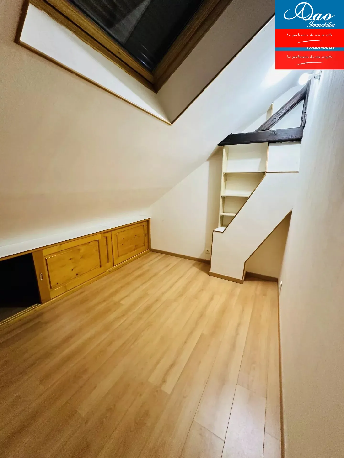 Maison familiale à Sainte Savine avec 4 chambres et dépendance 