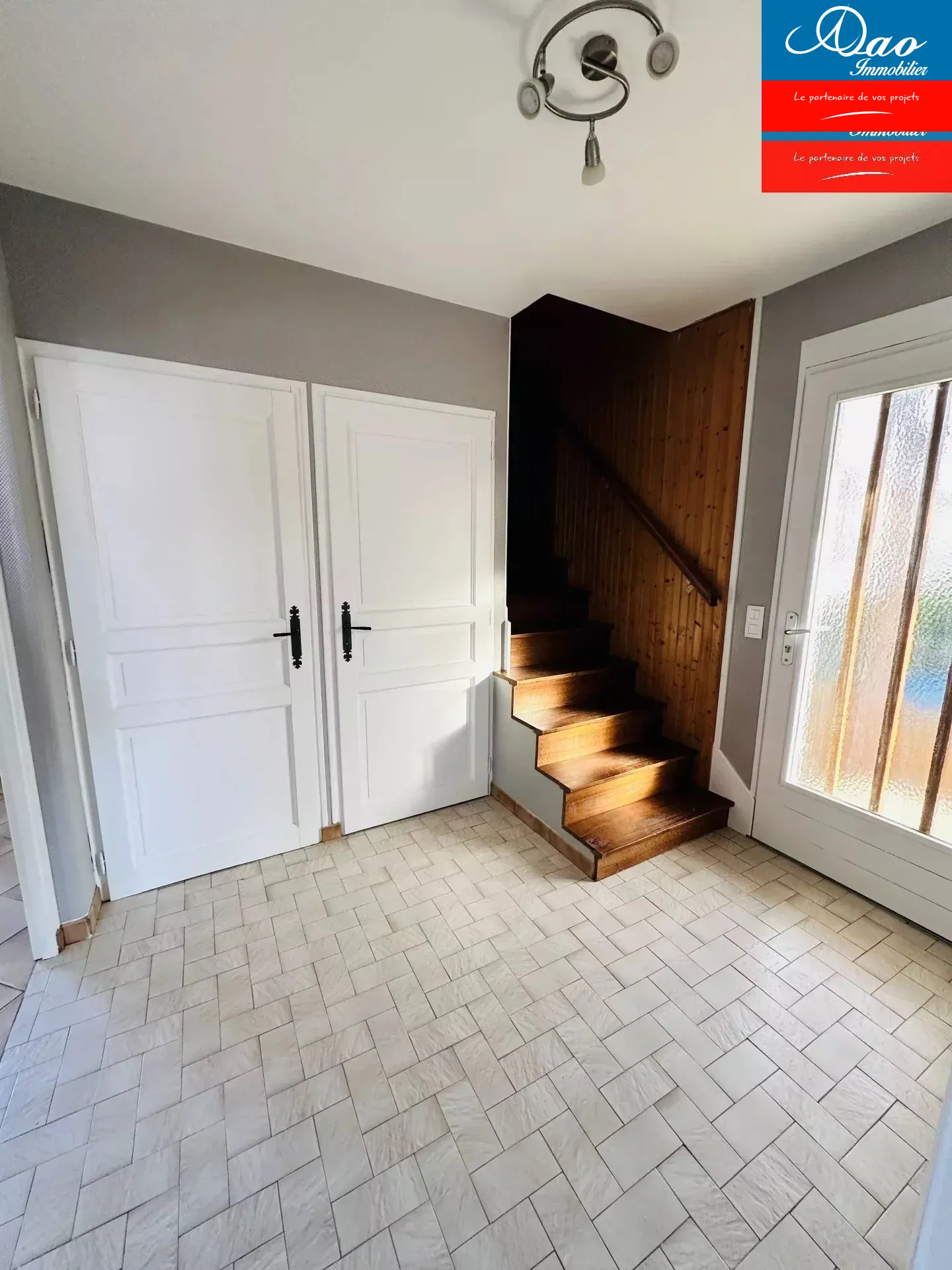 Maison familiale à Sainte Savine avec 4 chambres et dépendance 