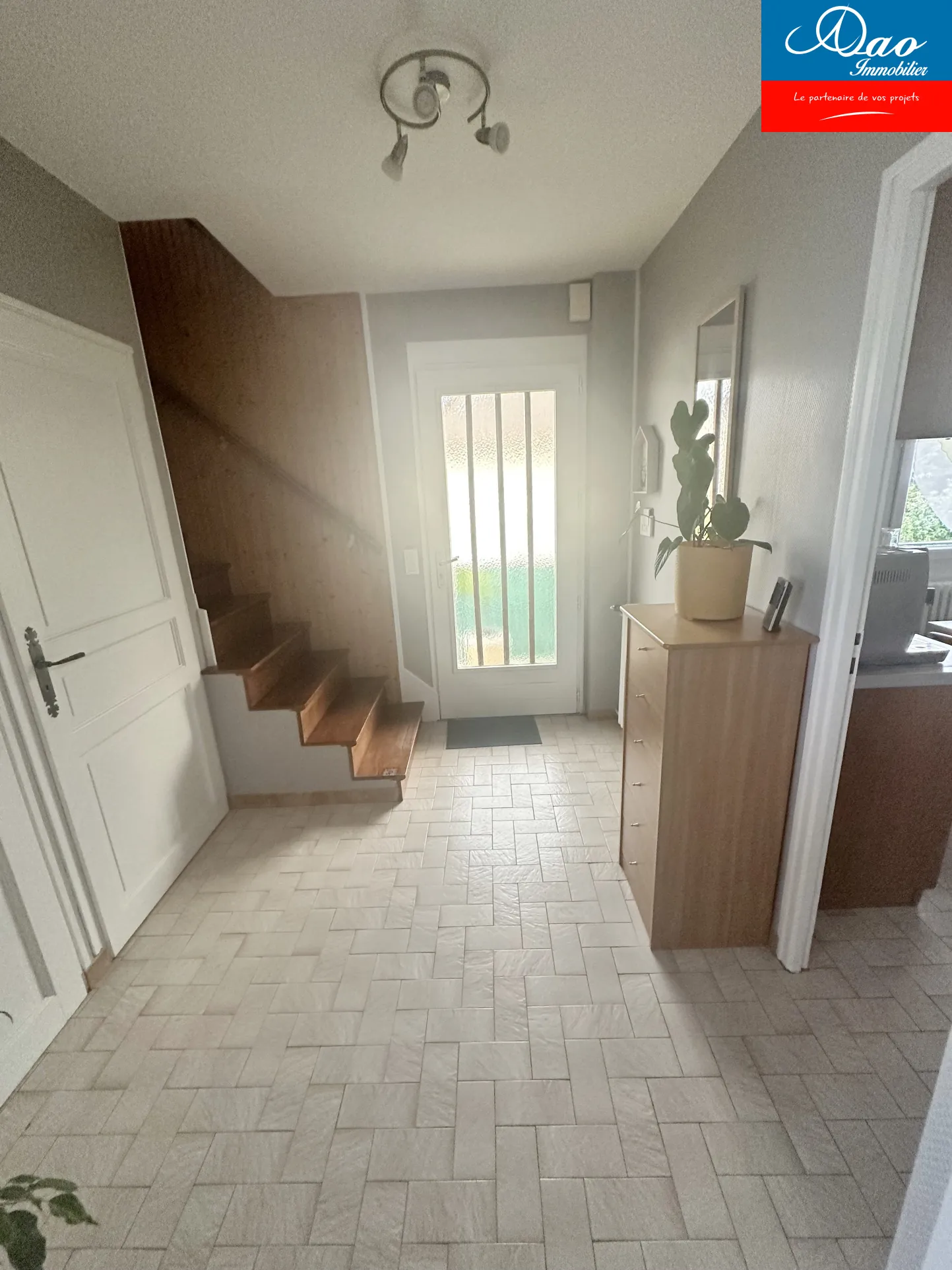 Maison familiale à Sainte Savine avec 4 chambres et dépendance 