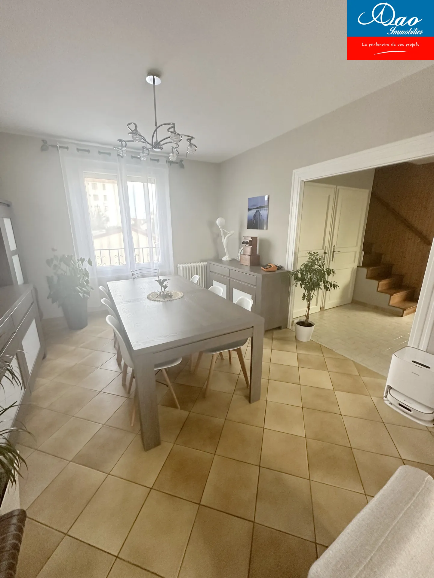 Maison familiale à Sainte Savine avec 4 chambres et dépendance 