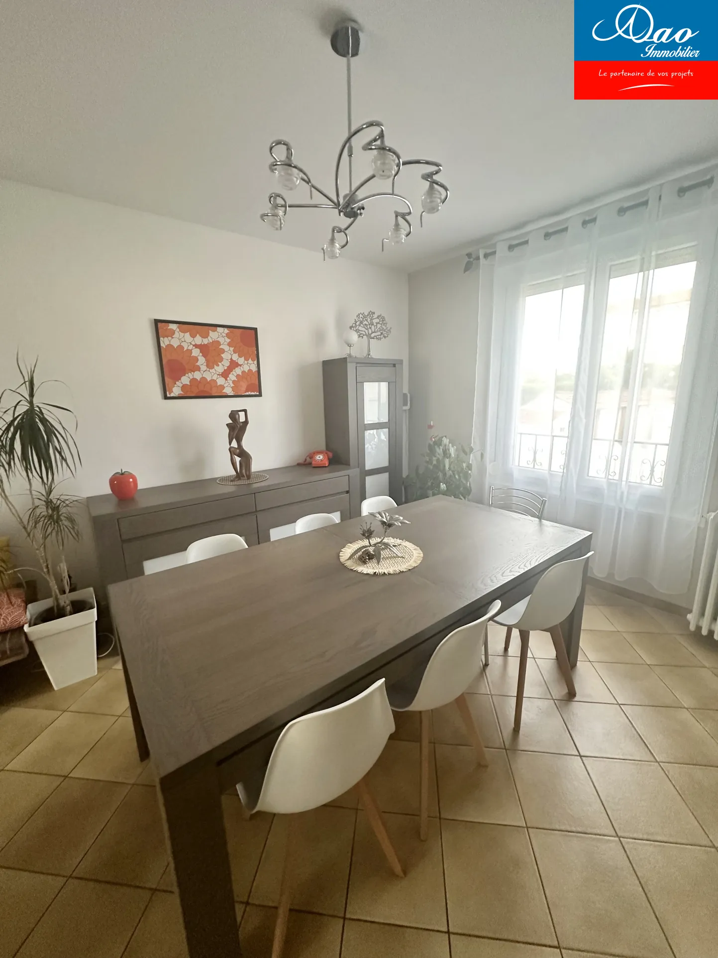 Maison familiale à Sainte Savine avec 4 chambres et dépendance 