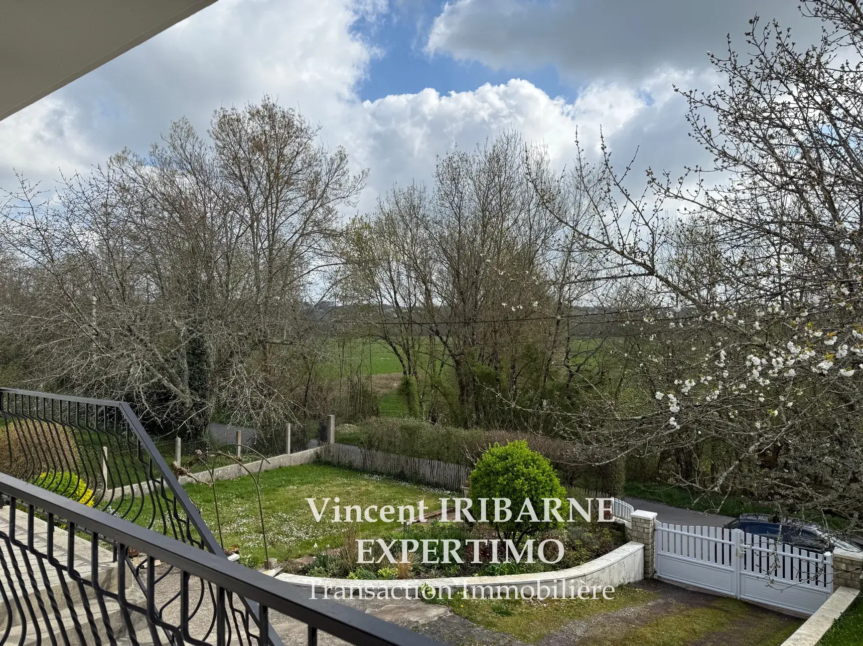 Maison 3 chambres avec garage et jardin à Saintes – Vue dégagée et calme 