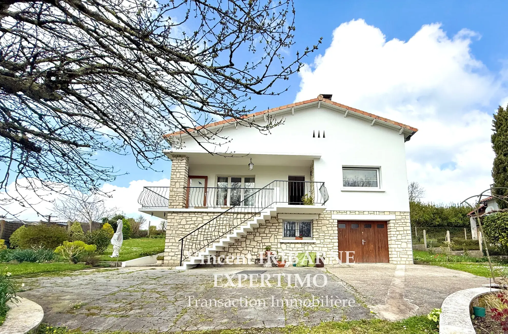 Maison 3 chambres avec garage et jardin à Saintes – Vue dégagée et calme