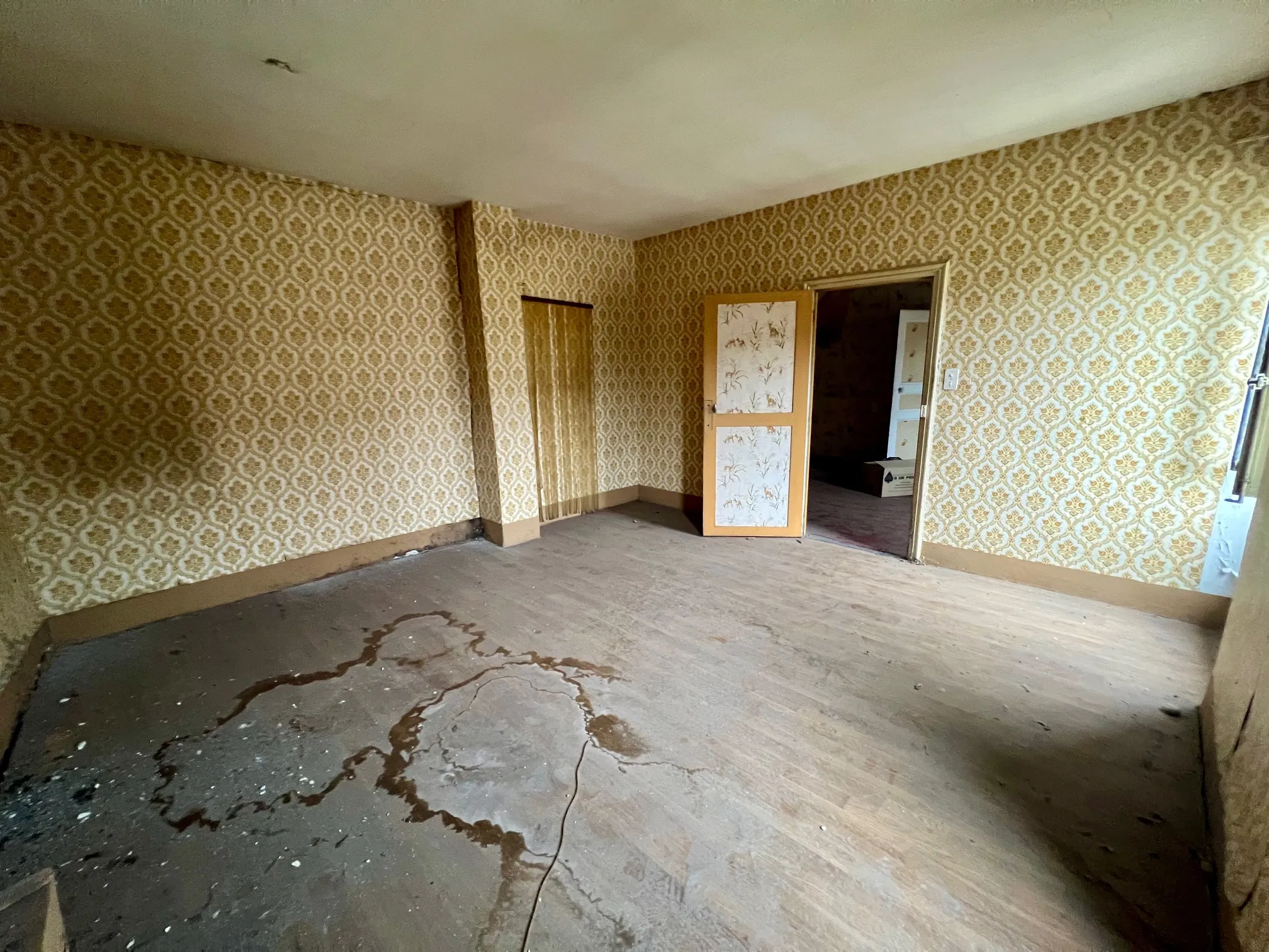 Appartement T2 à rénover avec terrasse à Millau - Opportunité d'investissement