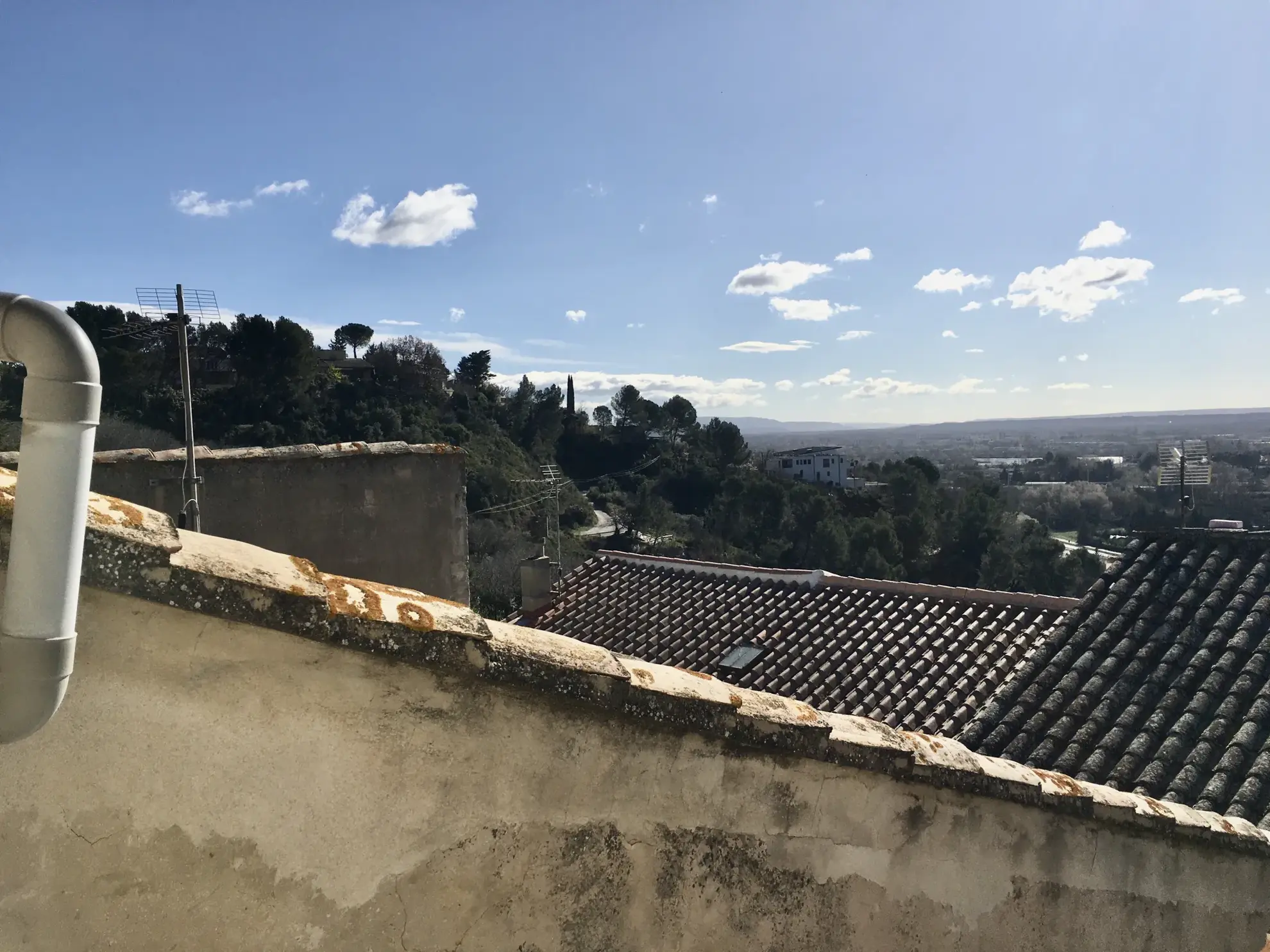Maison de charme de 78 m² avec terrasse et garage dans le village des Angles 