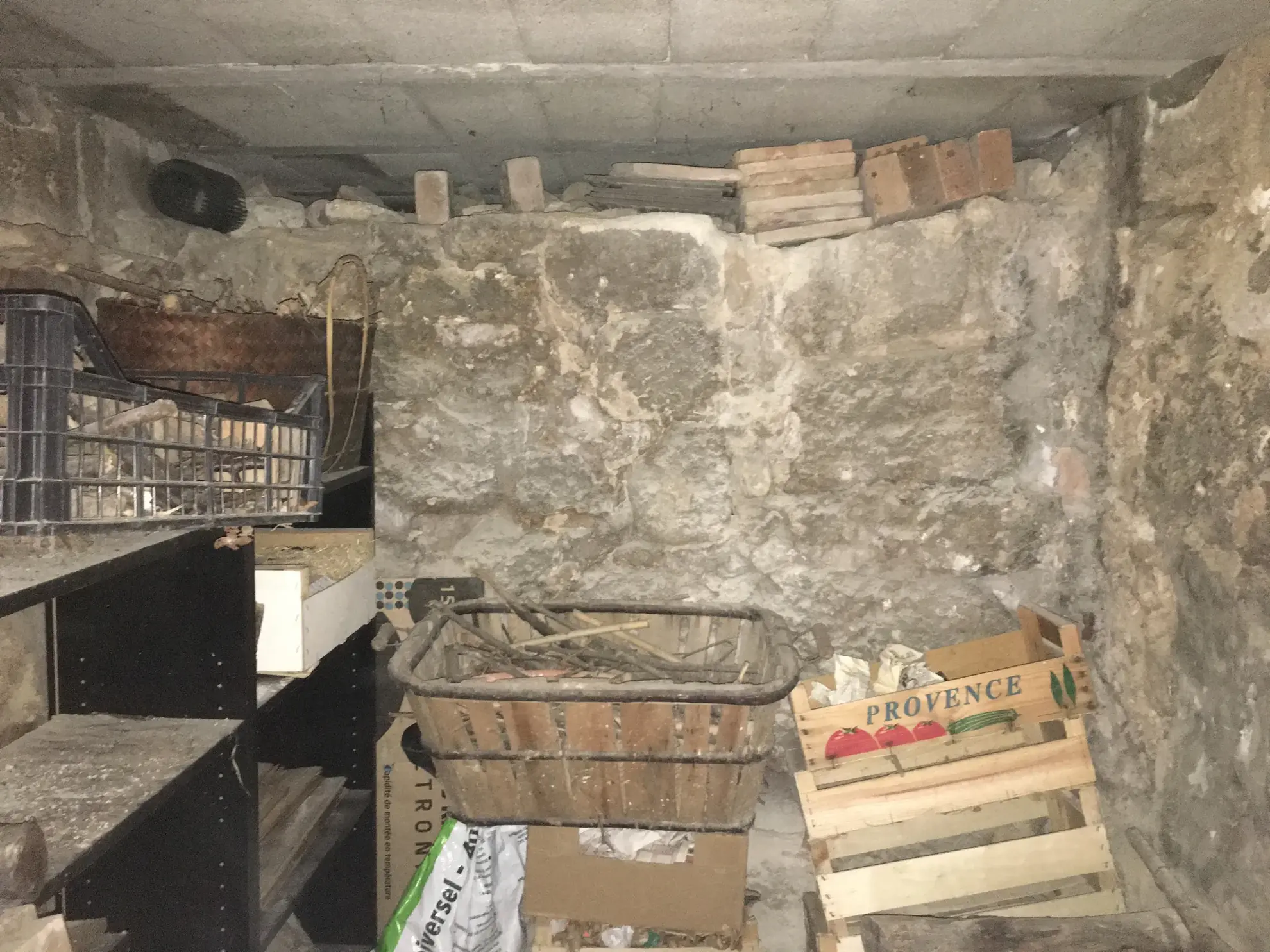 Maison de charme de 78 m² avec terrasse et garage dans le village des Angles 