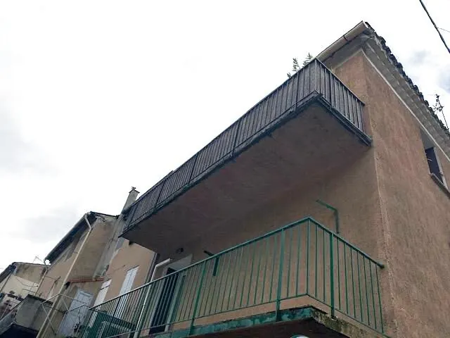 Appartement T3 à Fuveau 13710 avec balcon et locataires en place 