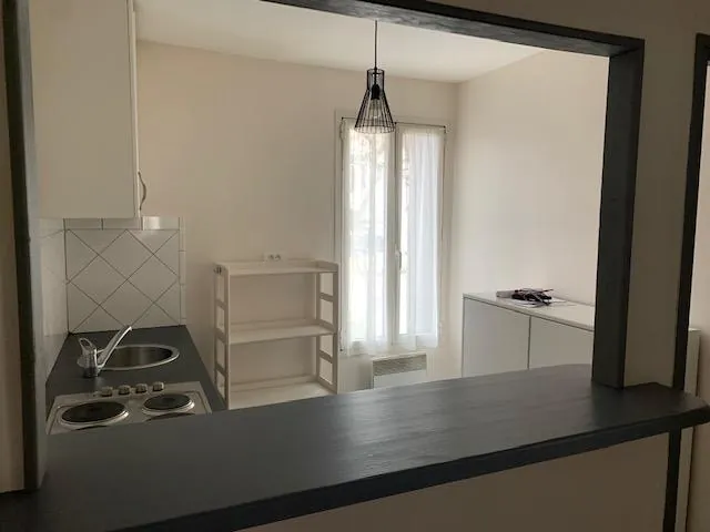 Appartement T3 à Fuveau 13710 avec balcon et locataires en place 