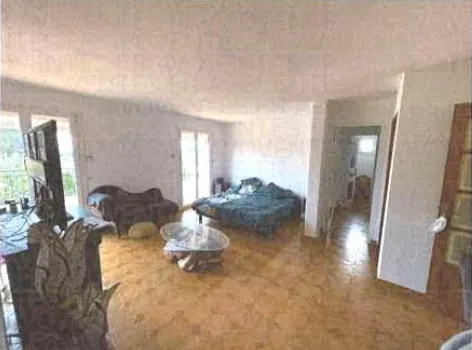 Maison à vendre à Bandol avec piscine, 4 chambres et jardin privé 