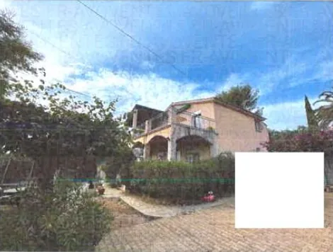 Maison à vendre à Bandol avec piscine, 4 chambres et jardin privé