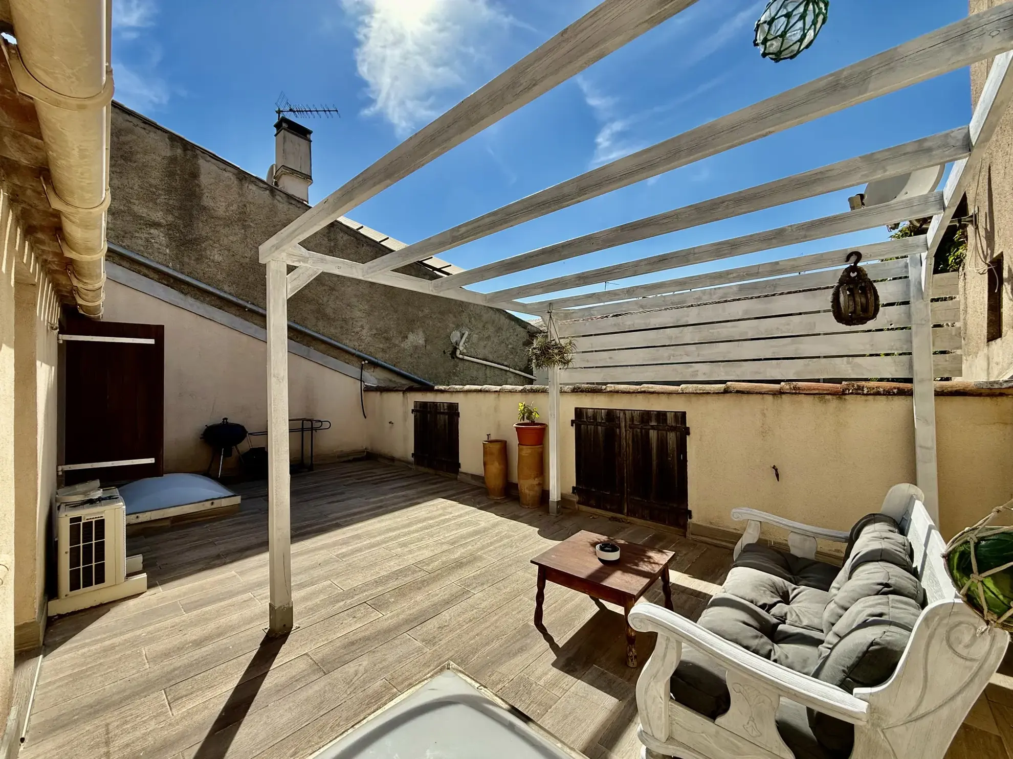 Maison de village T3 rénovée de 85 m² avec terrasse et jardin à Agde 