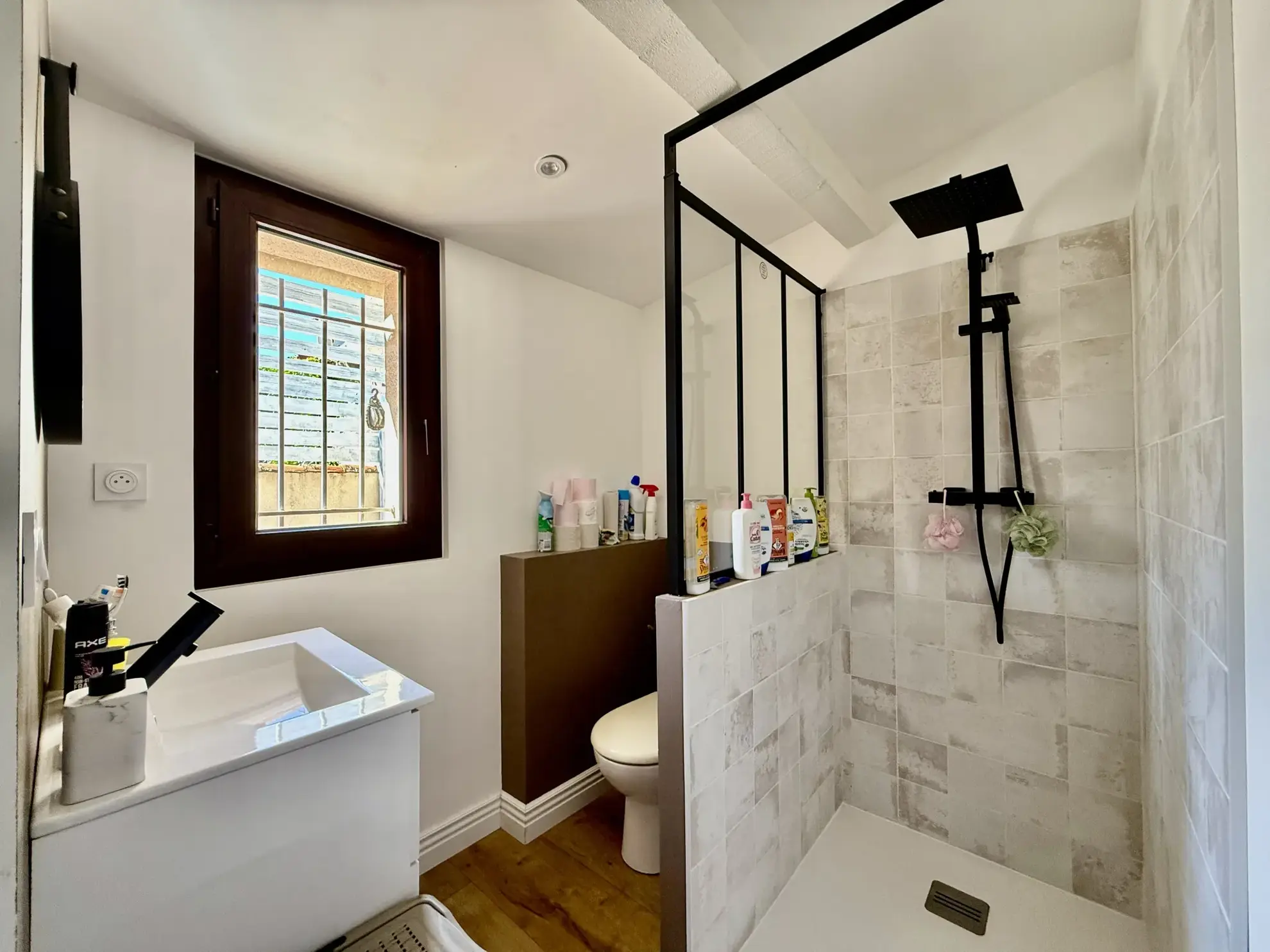 Maison de village T3 rénovée de 85 m² avec terrasse et jardin à Agde 