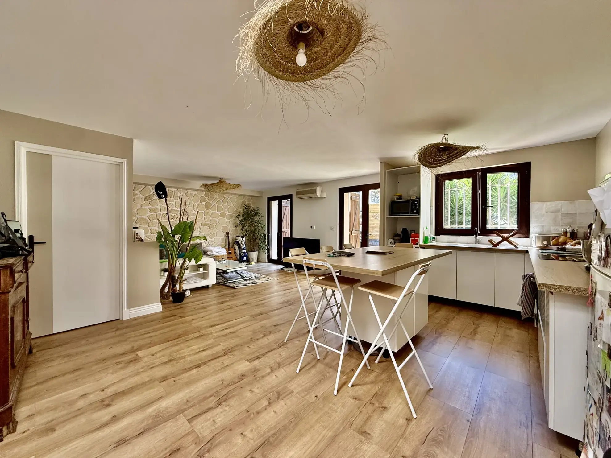 Maison de village T3 rénovée de 85 m² avec terrasse et jardin à Agde 