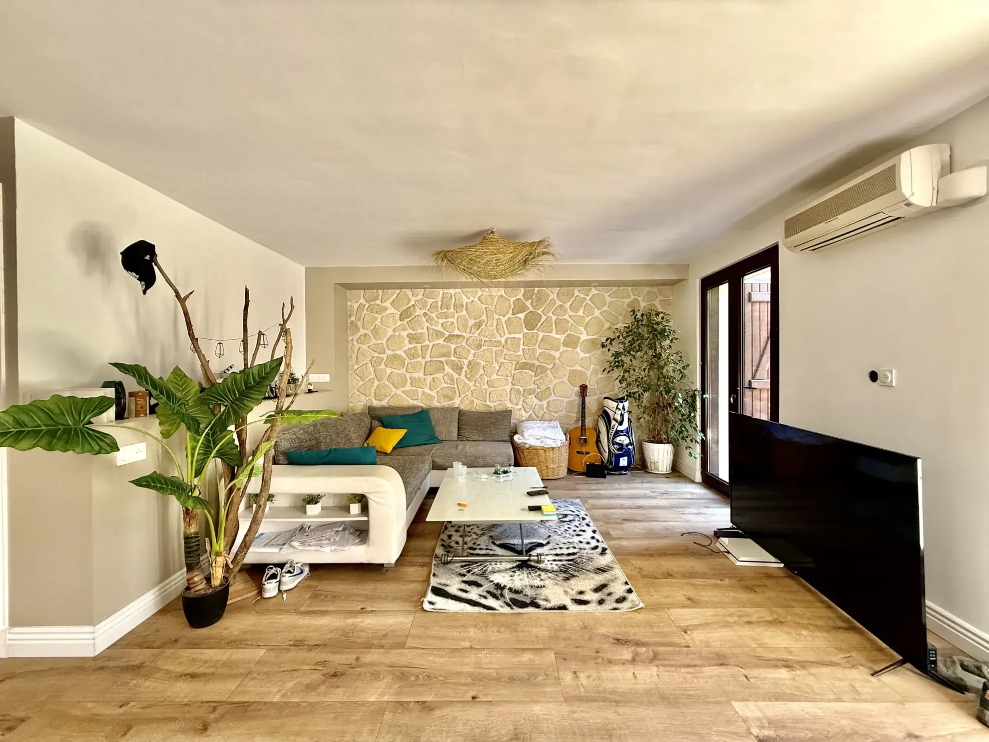 Maison de village T3 rénovée de 85 m² avec terrasse et jardin à Agde 