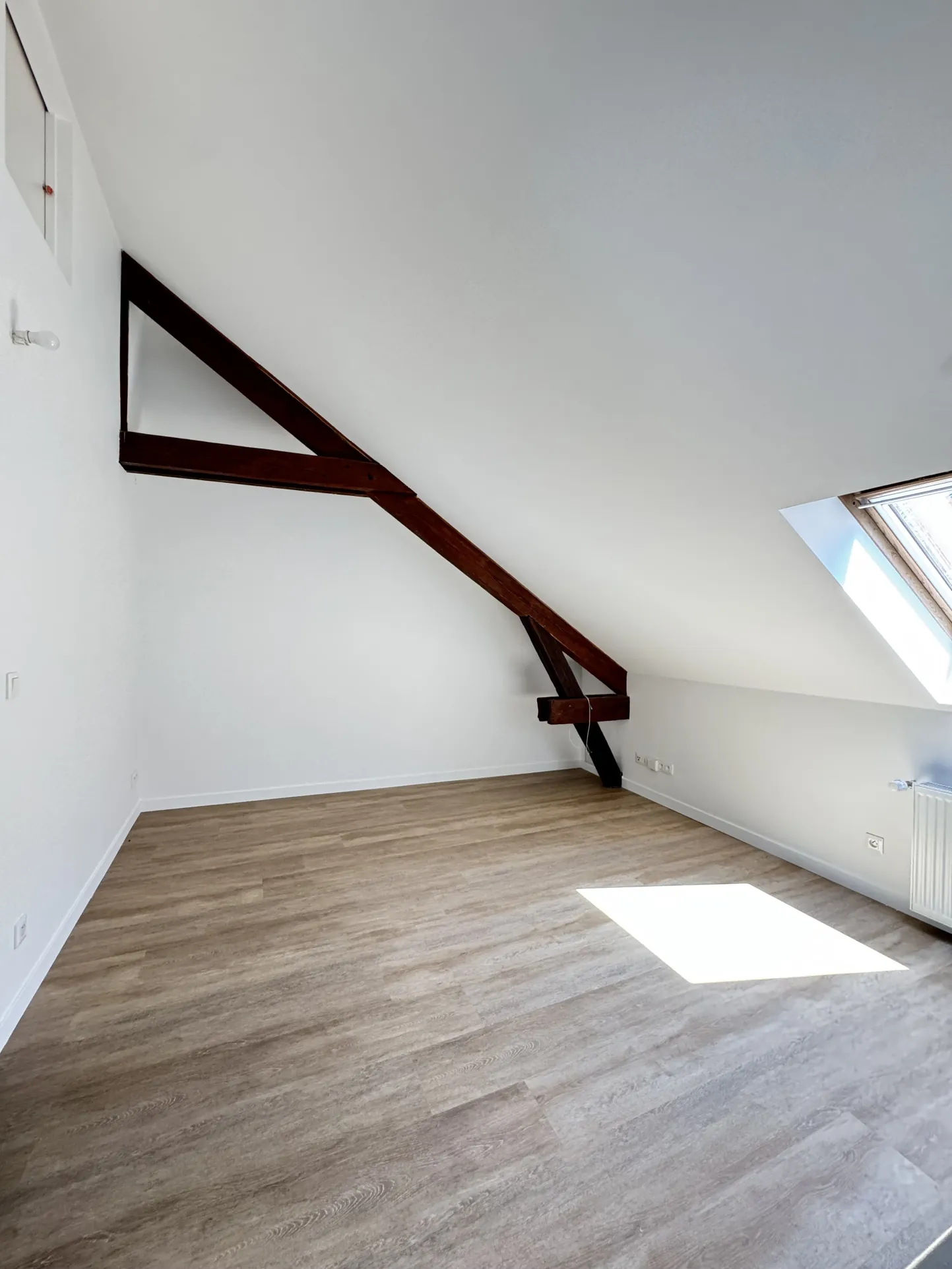 Appartement T2 bis en duplex rénové à Essert, parking privé, idéal primo-achat ou investissement 