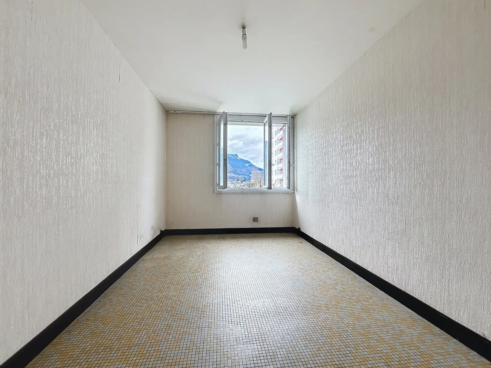Appartement T2 de 41 m² à Saint-Martin-Le-Vinoux avec parking et balcon 
