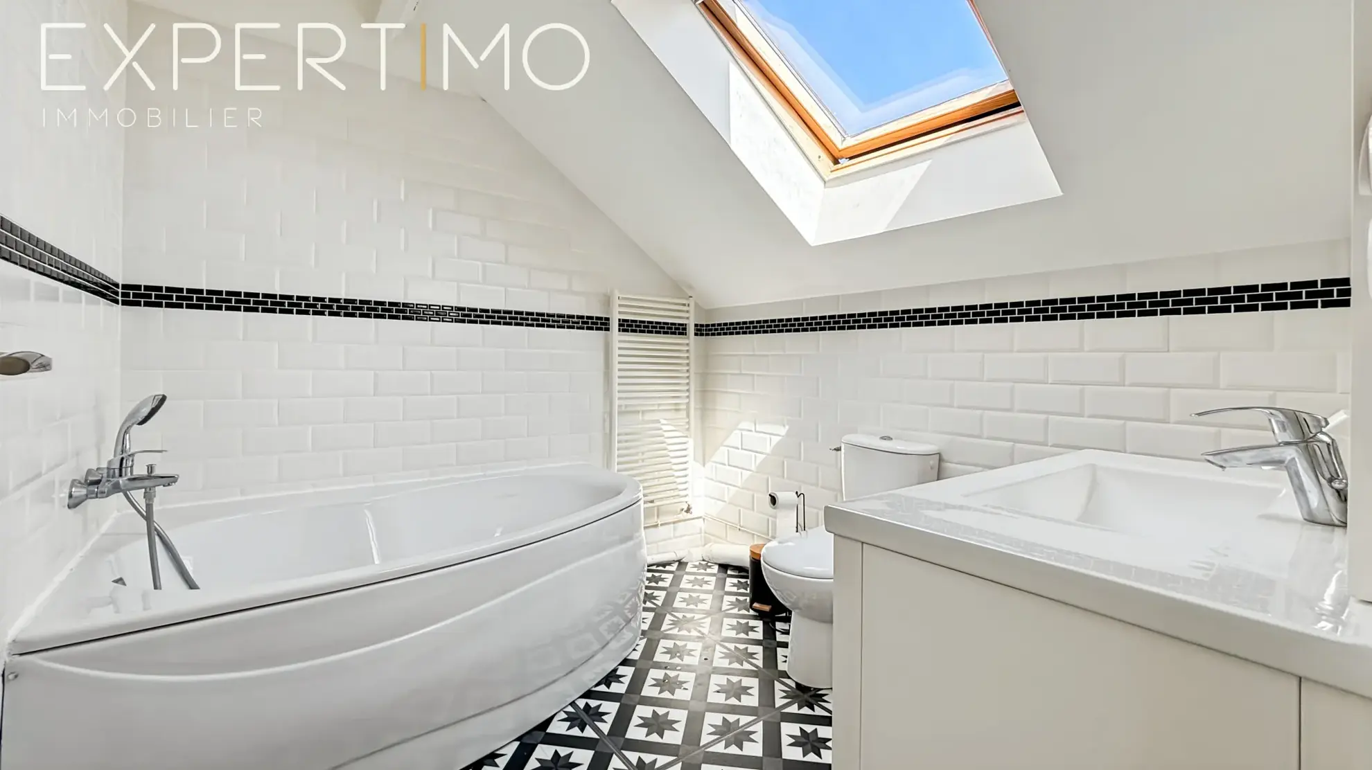 Maison Meulière de Plain-Pied avec Jardin à Étampes - 3 Chambres 