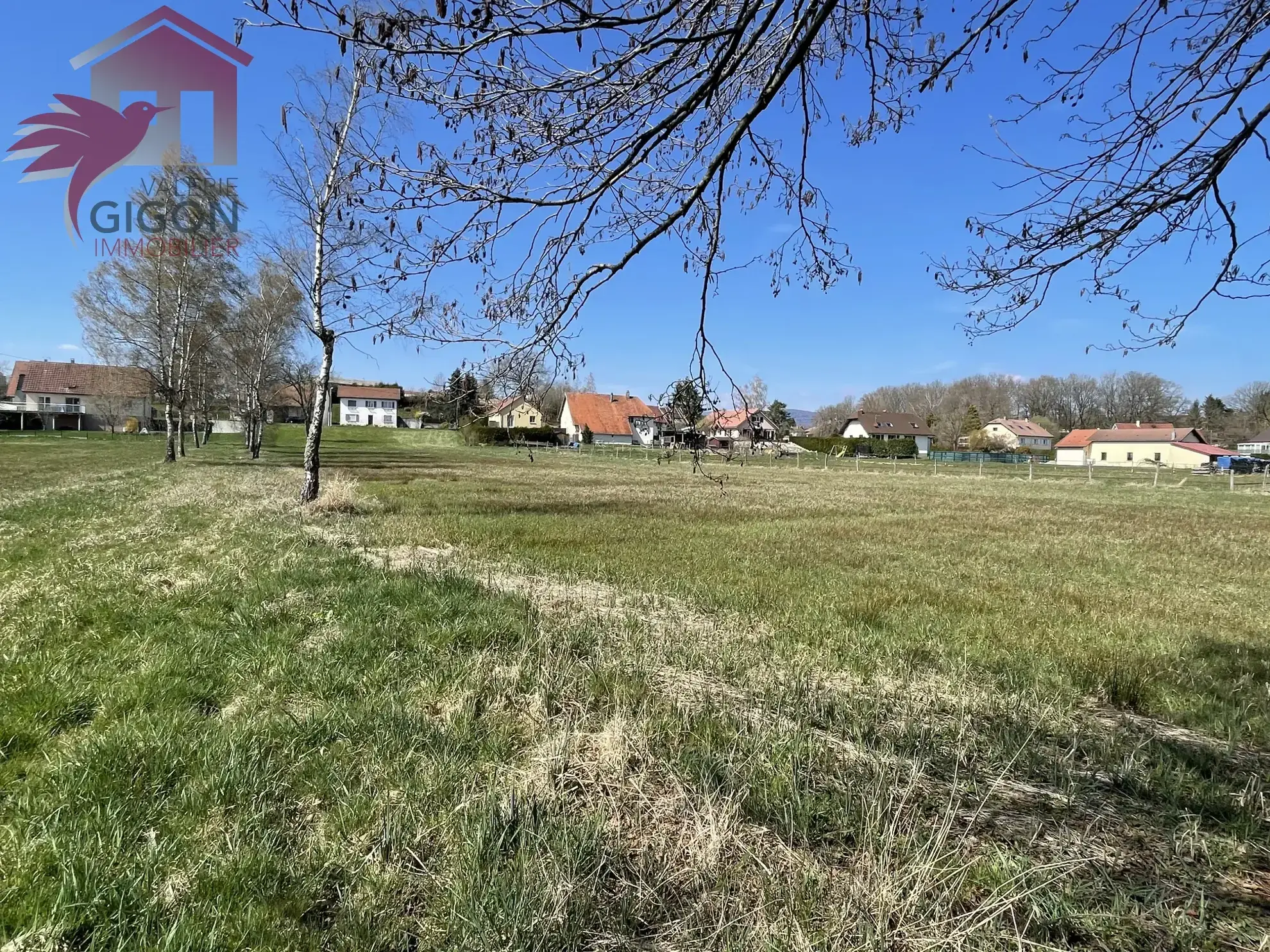 Superbe terrain constructible proche Fontaine de 12,96 ares avec vue dégagée 