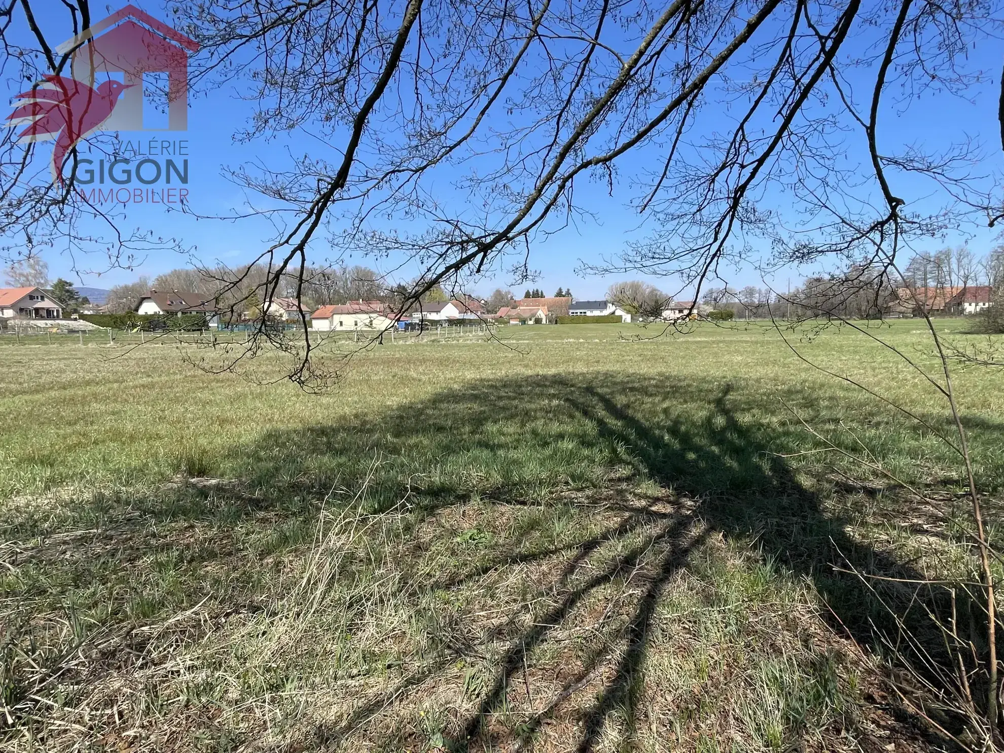 Superbe terrain constructible proche Fontaine de 12,96 ares avec vue dégagée 