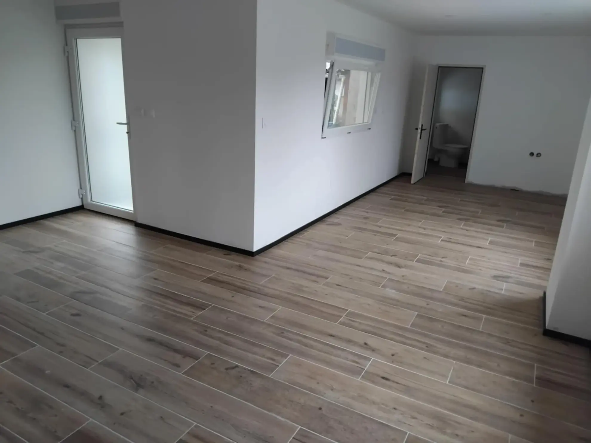 Maison de plain-pied rénovée à Hénin-Beaumont avec jardin et garage 