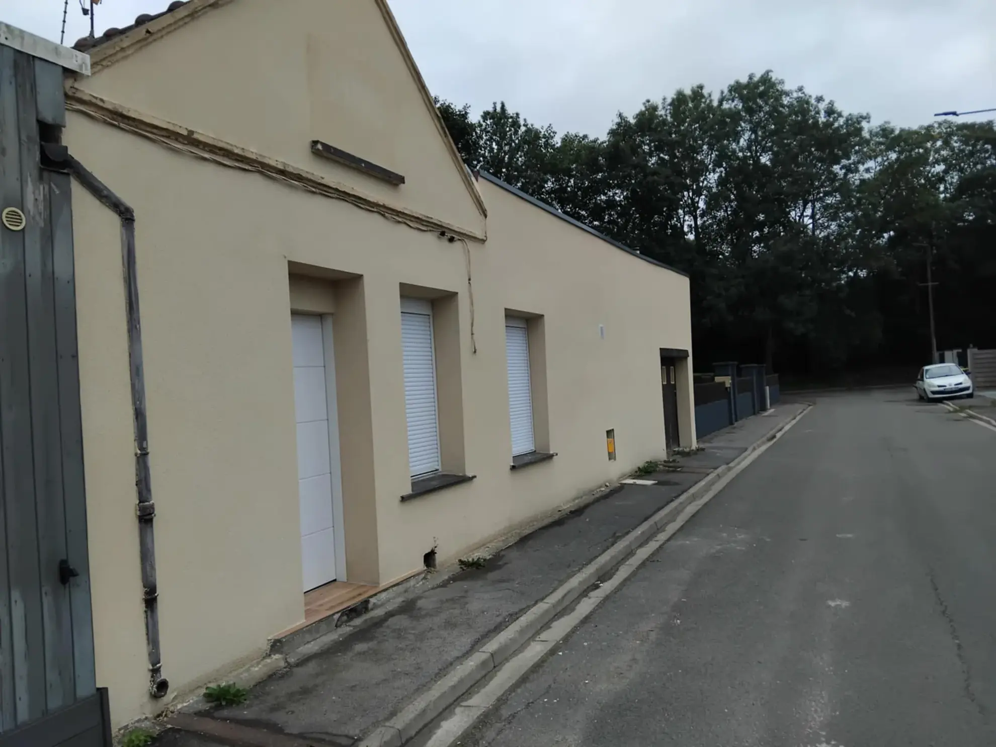 Maison de plain-pied rénovée à Hénin-Beaumont avec jardin et garage