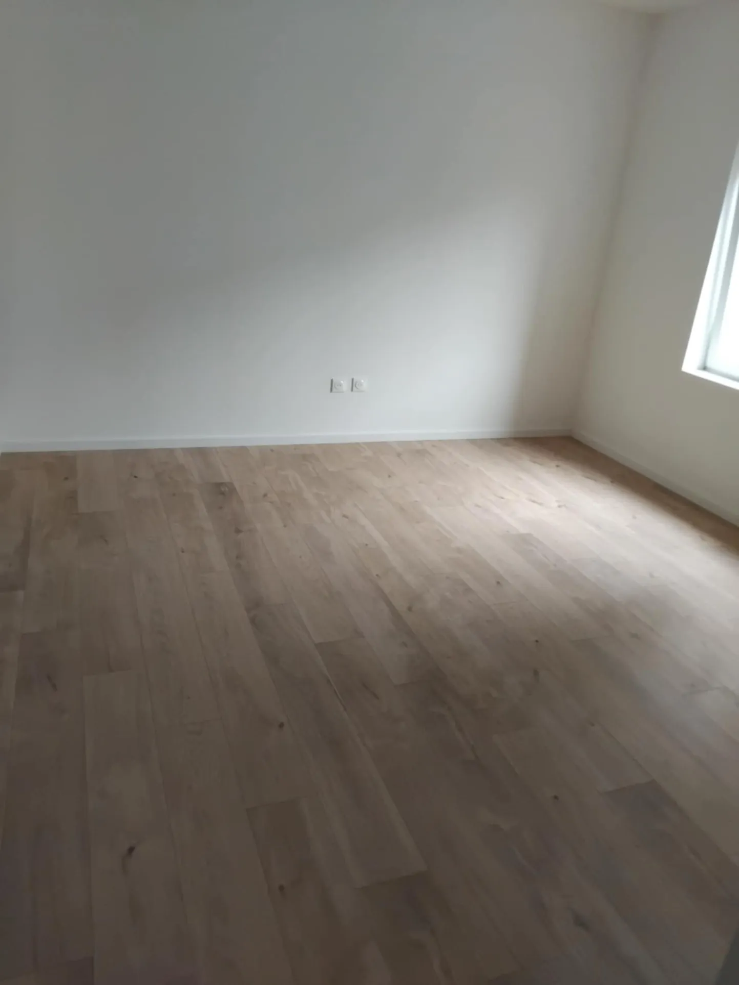 Maison de plain-pied rénovée à Hénin-Beaumont avec jardin et garage 