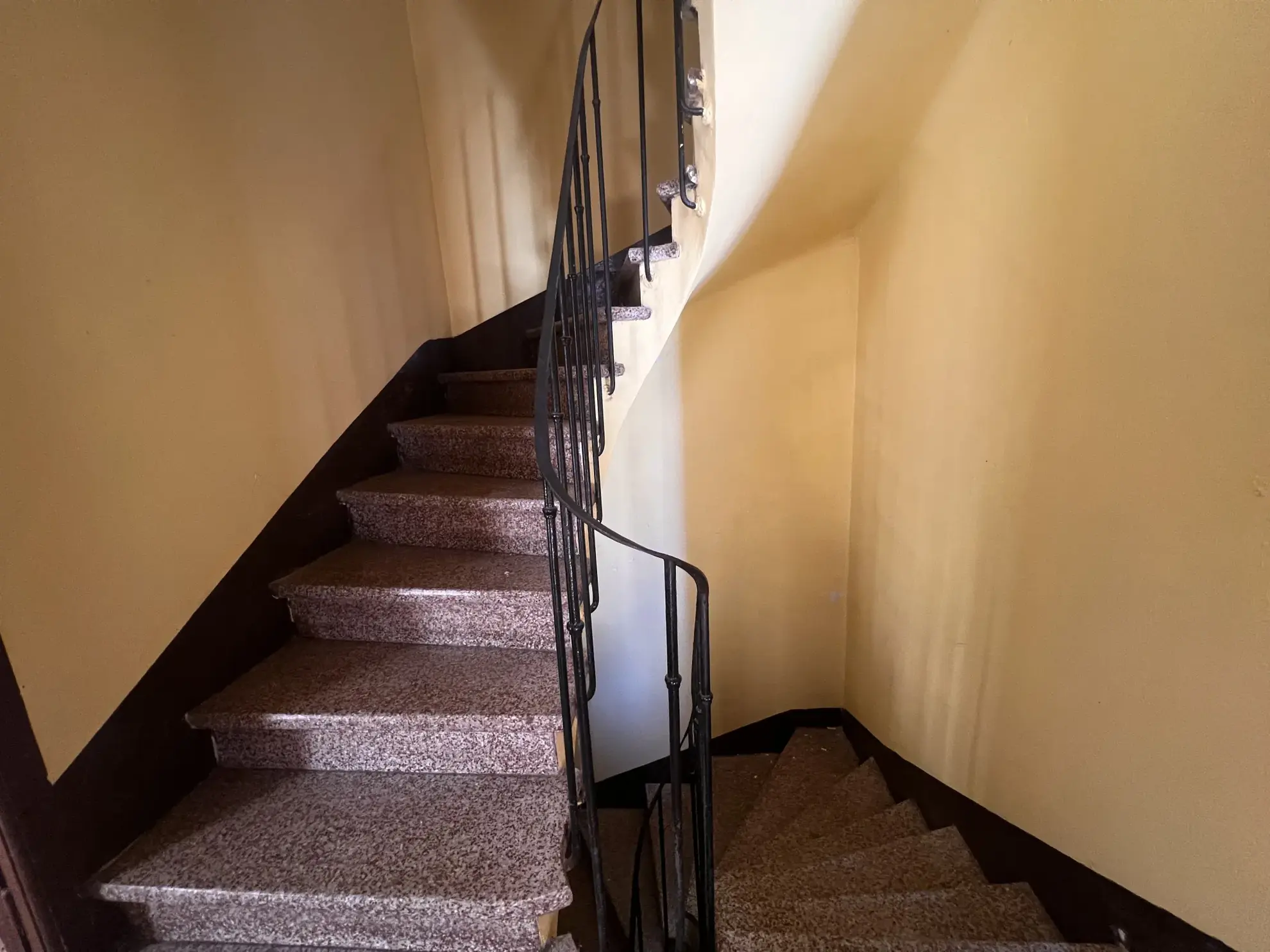 Maison de village à rénover avec terrasse à Arles-sur-Tech - Opportunité d'investissement 