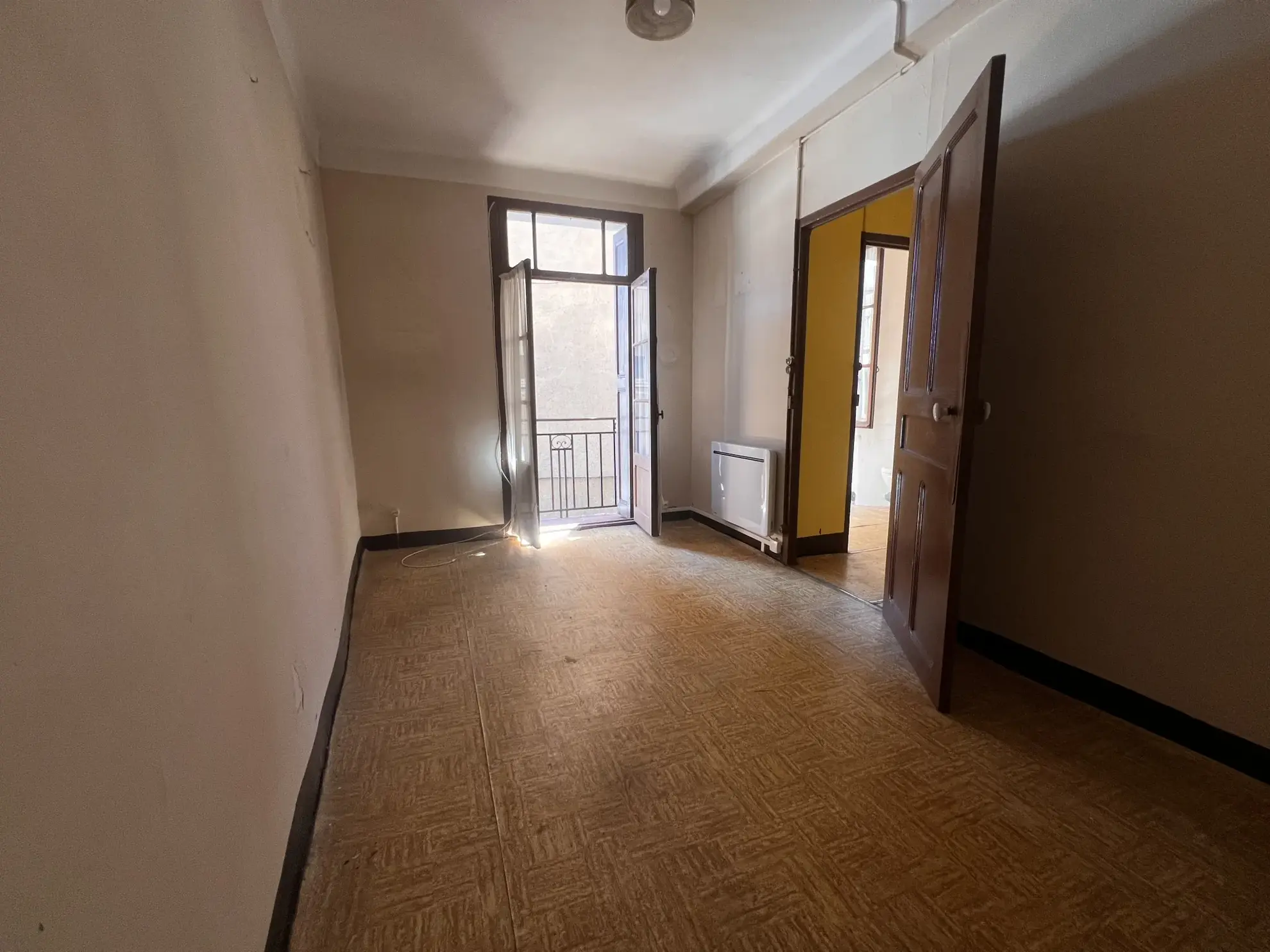 Maison de village à rénover avec terrasse à Arles-sur-Tech - Opportunité d'investissement 