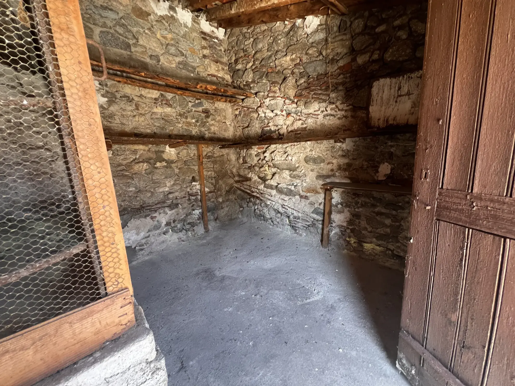 Maison de village à rénover avec terrasse à Arles-sur-Tech - Opportunité d'investissement 