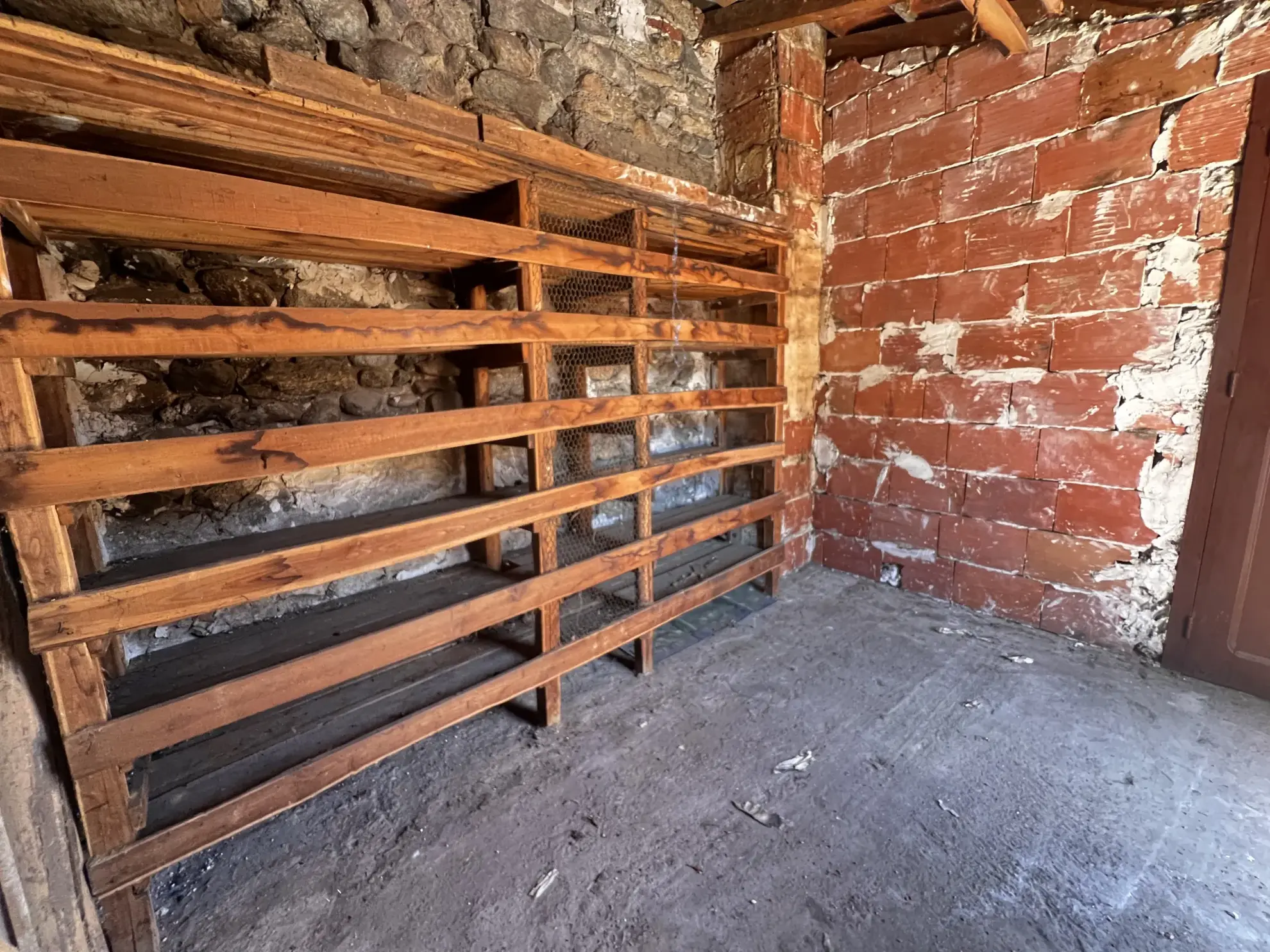 Maison de village à rénover avec terrasse à Arles-sur-Tech - Opportunité d'investissement 