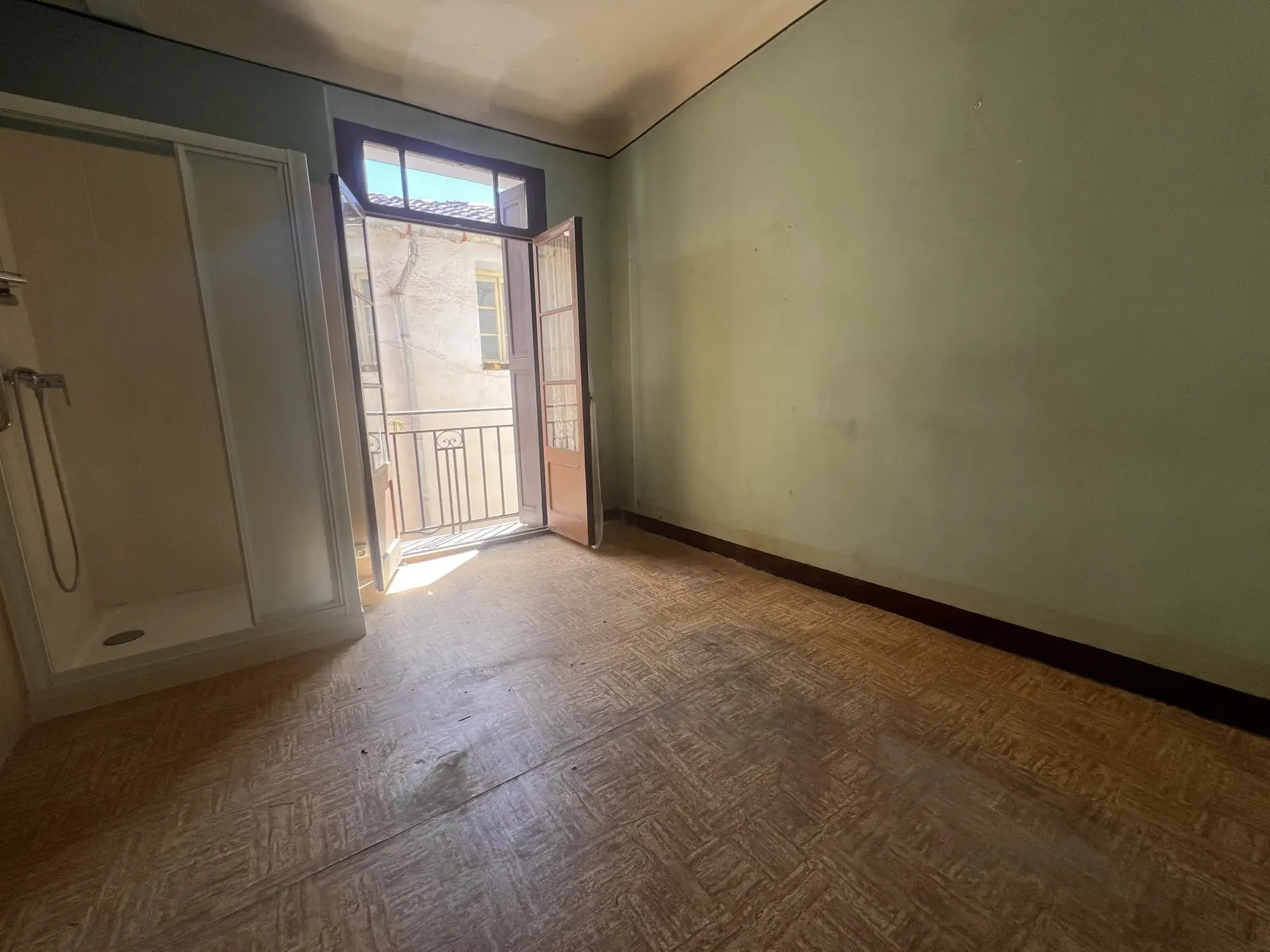 Maison de village à rénover avec terrasse à Arles-sur-Tech - Opportunité d'investissement 