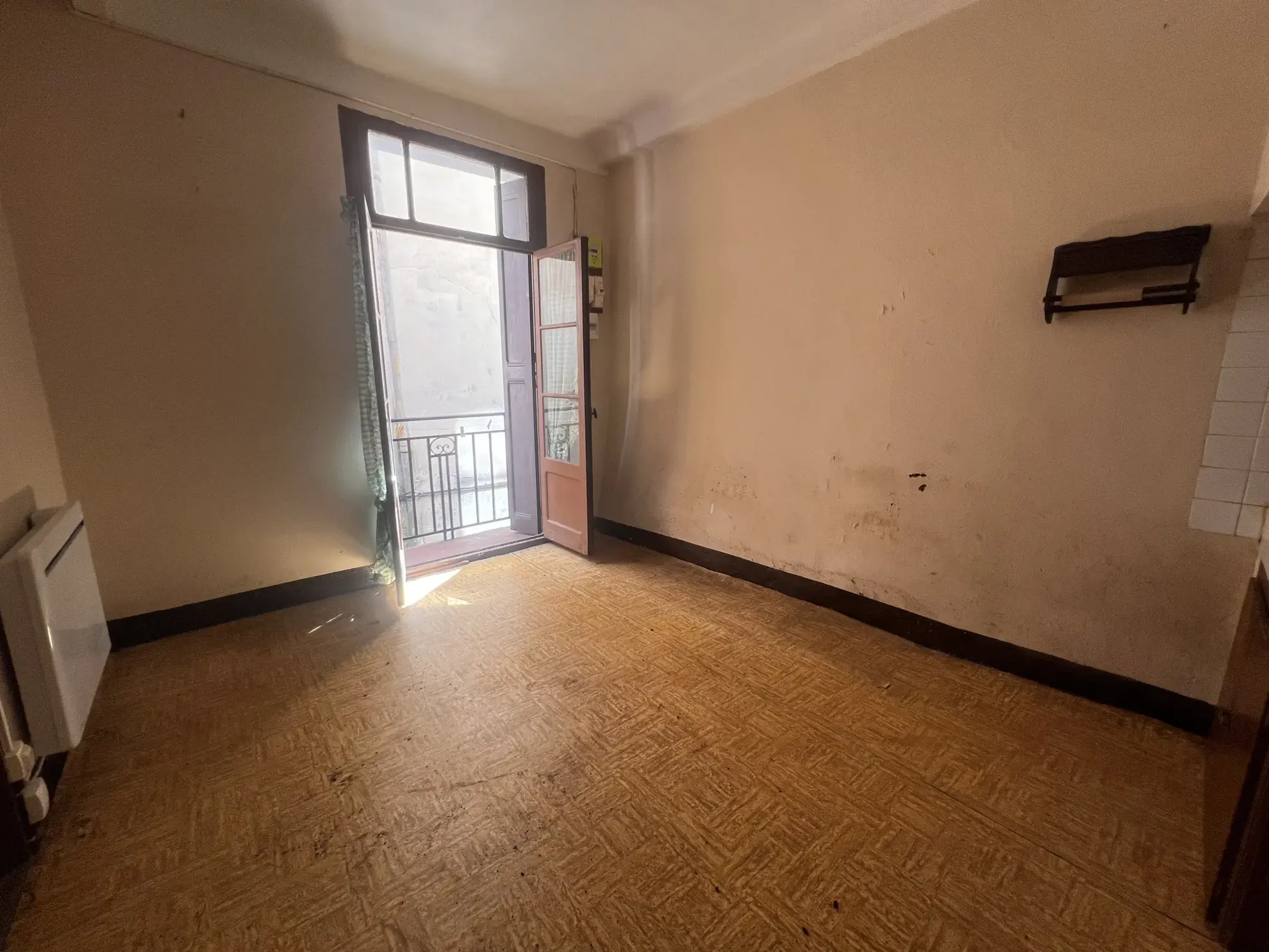 Maison de village à rénover avec terrasse à Arles-sur-Tech - Opportunité d'investissement 