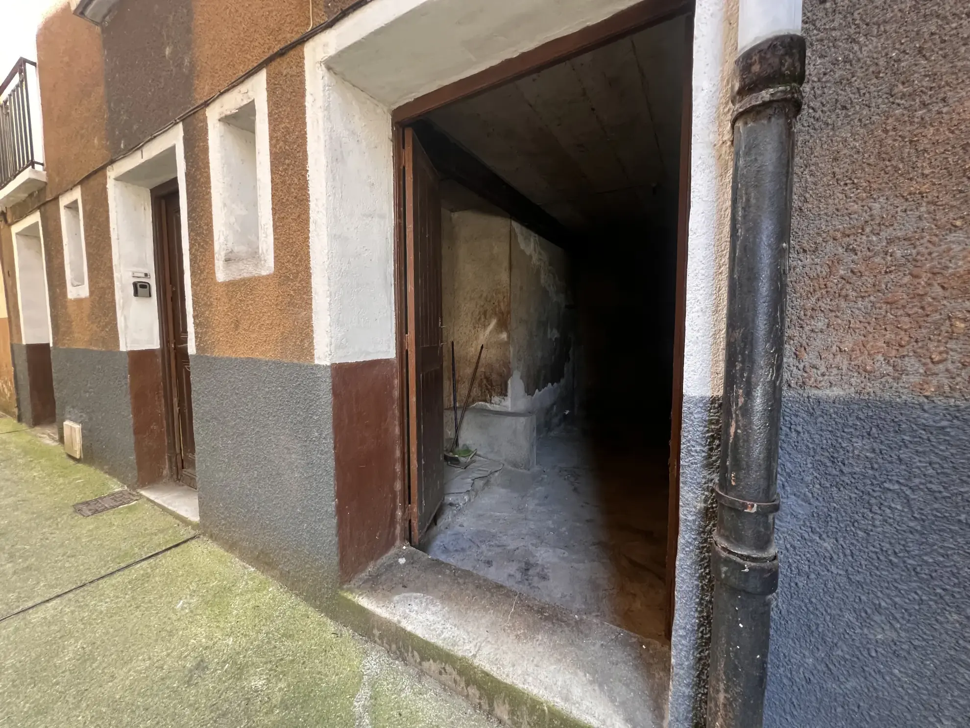 Maison de village à rénover avec terrasse à Arles-sur-Tech - Opportunité d'investissement 