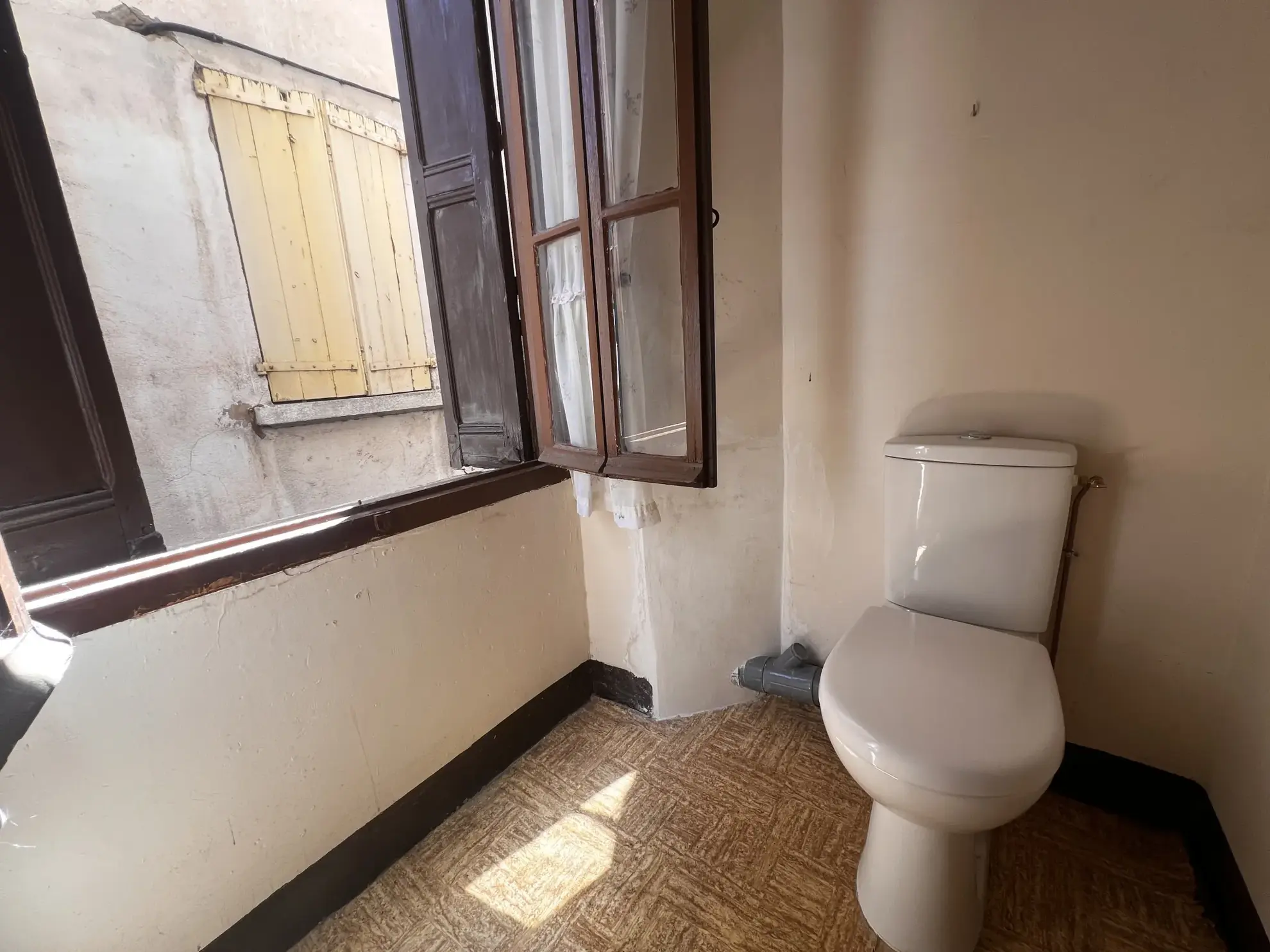 Maison de village à rénover avec terrasse à Arles-sur-Tech - Opportunité d'investissement 