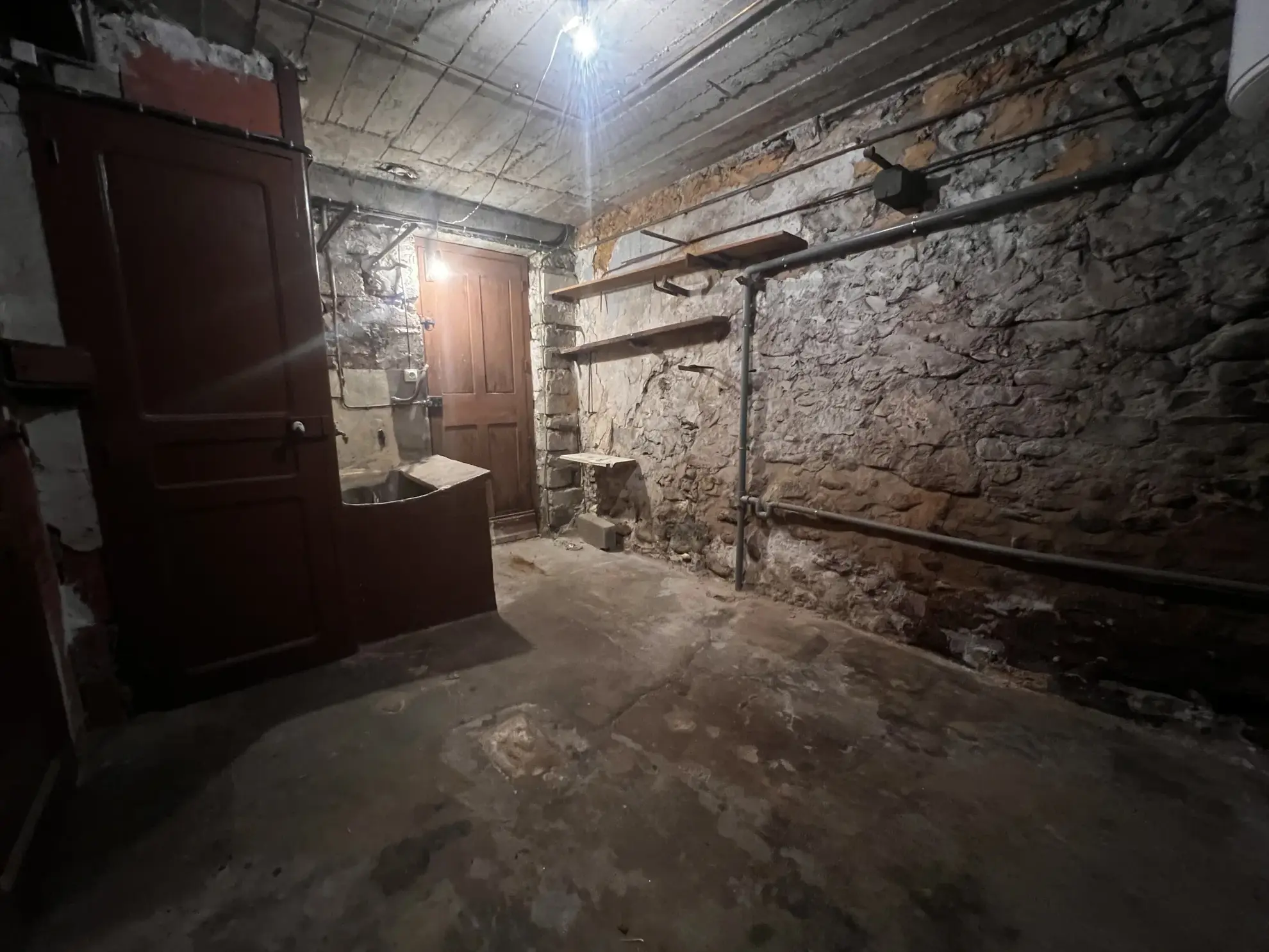 Maison de village à rénover avec terrasse à Arles-sur-Tech - Opportunité d'investissement 