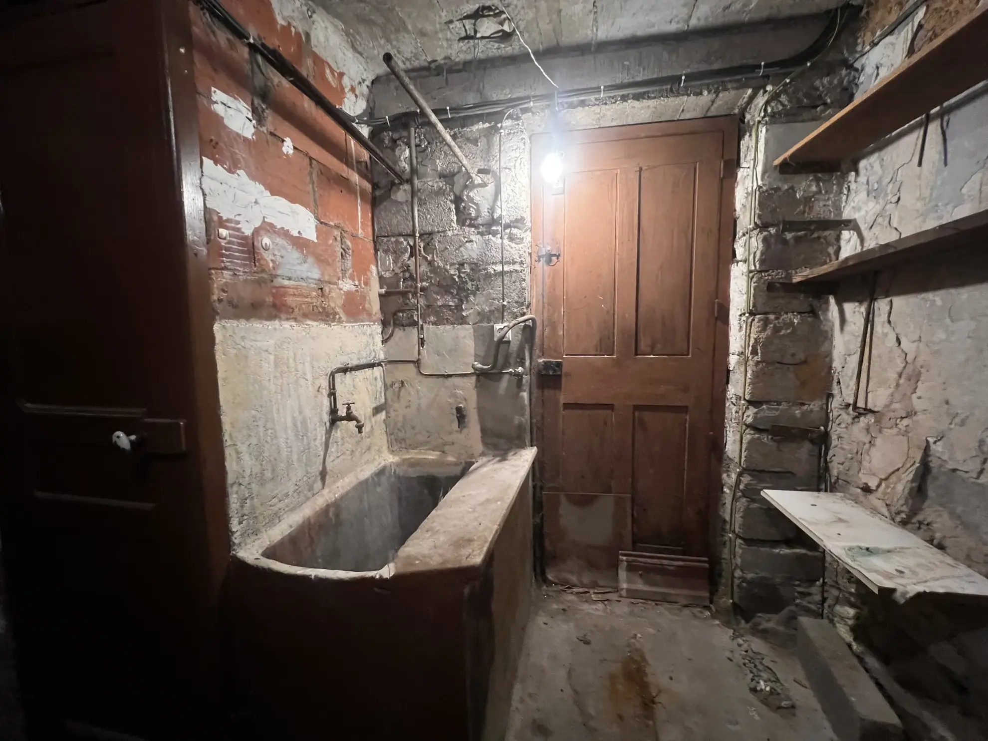 Maison de village à rénover avec terrasse à Arles-sur-Tech - Opportunité d'investissement 