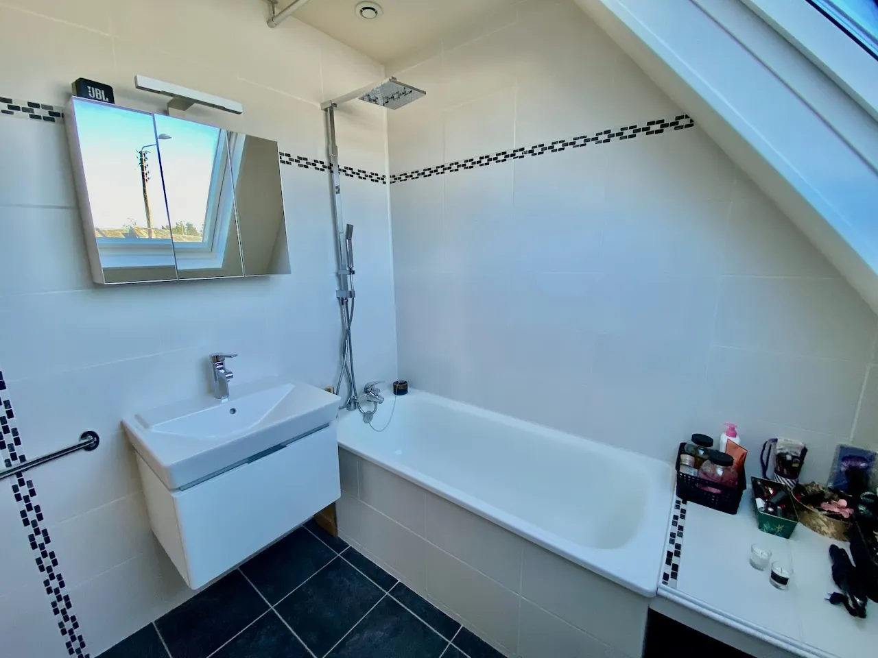 Maison à vendre à Maubeuge proche centre-ville avec garage et terrasse 