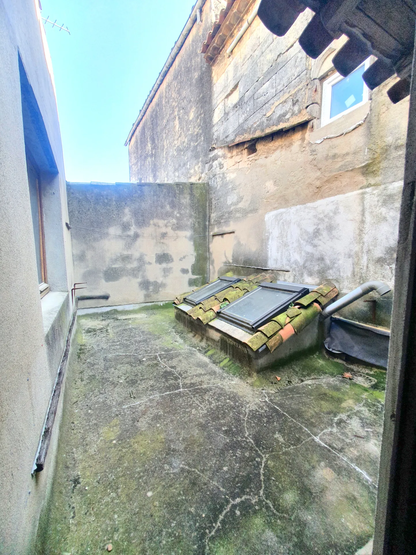 Maison de ville à Pignan de 140 m² avec terrasse tropézienne, à rénover – Idéal investisseur ou premier achat 