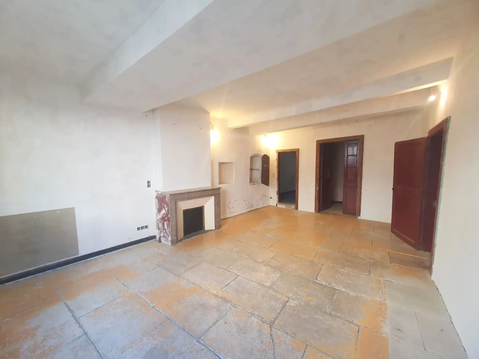 Maison de ville de 140 m² à Pignan avec terrasse à rénover - Opportunité à saisir