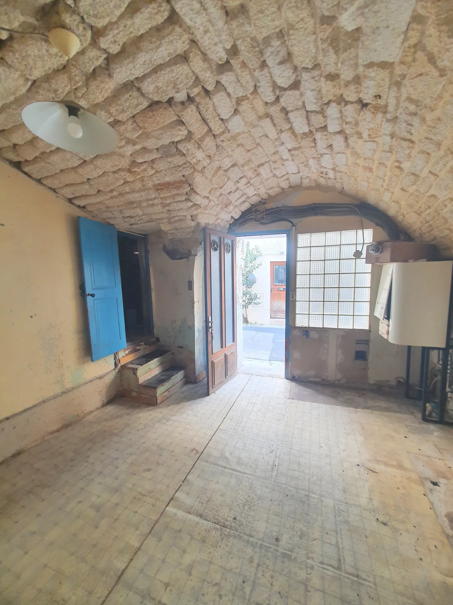 Maison de ville à Pignan de 140 m² avec terrasse tropézienne, à rénover – Idéal investisseur ou premier achat 