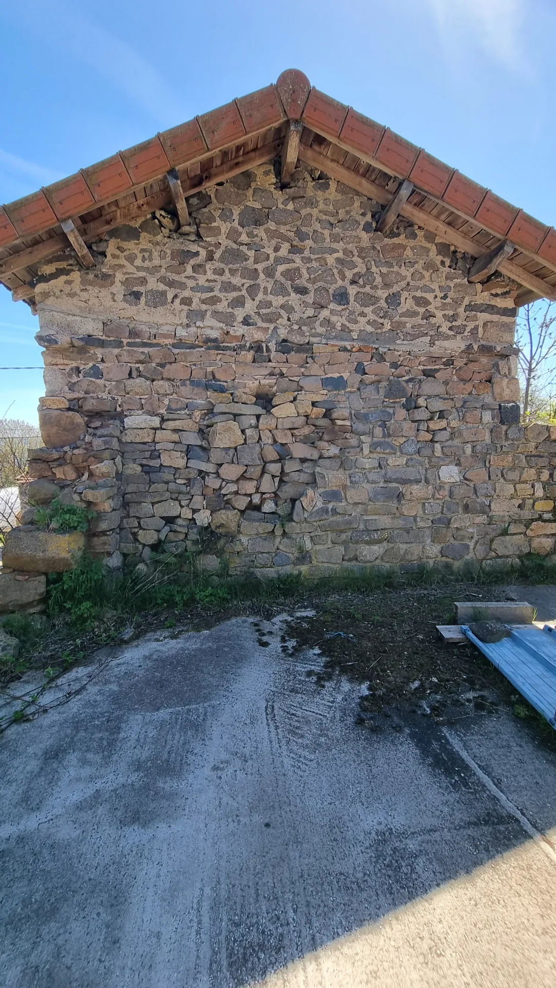 Ancienne ferme à rénover avec vue panoramique dans le Plateau Ardéchois 
