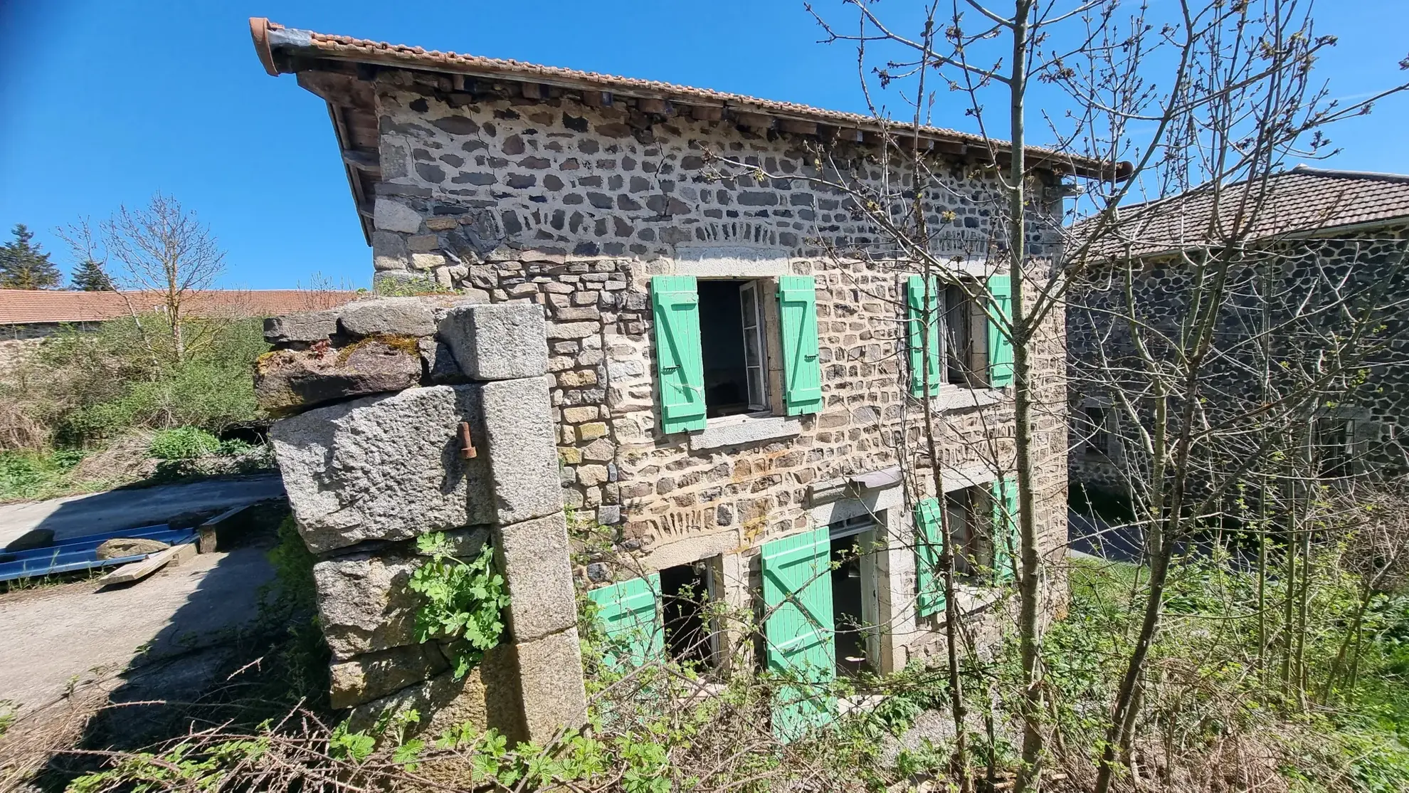 Ancienne ferme à rénover avec vue panoramique dans le Plateau Ardéchois 
