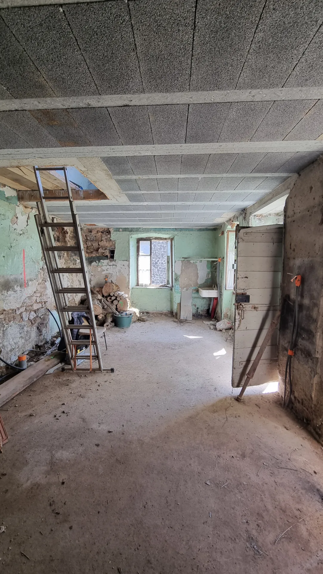 Ancienne ferme à rénover avec vue panoramique dans le Plateau Ardéchois 